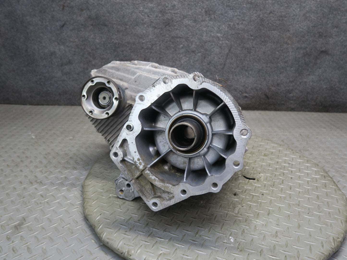2008-2010 Porsche Cayenne 957 Turbo A/T Transfer Case Box 0AD341041H 102k Miles