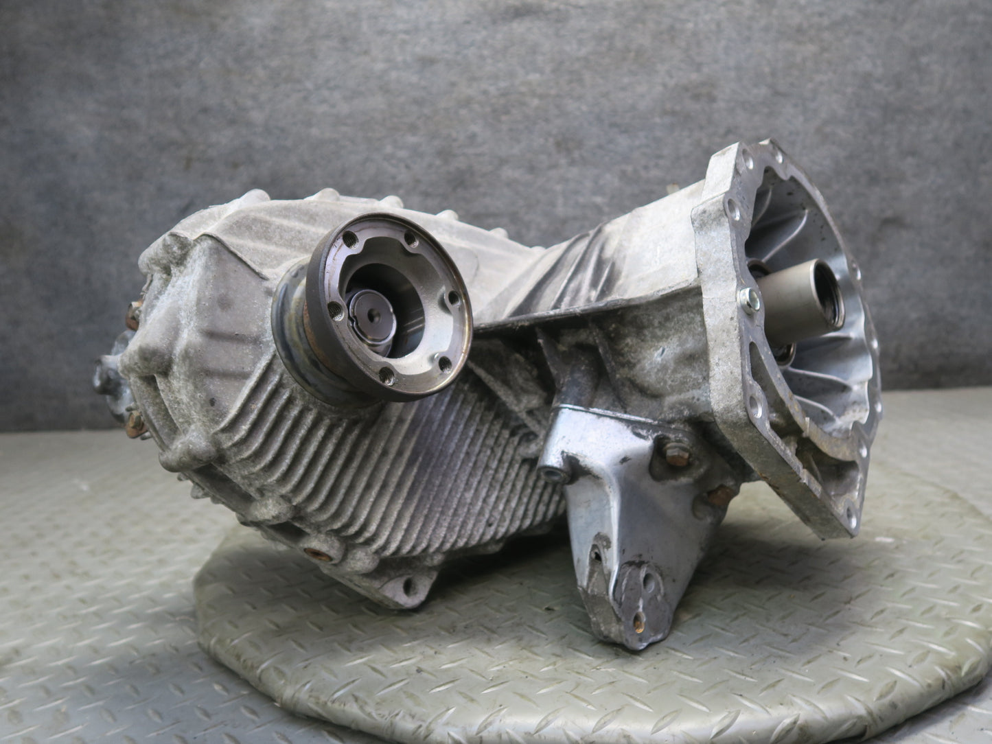 2008-2010 Porsche Cayenne 957 Turbo A/T Transfer Case Box 0AD341041H 102k Miles