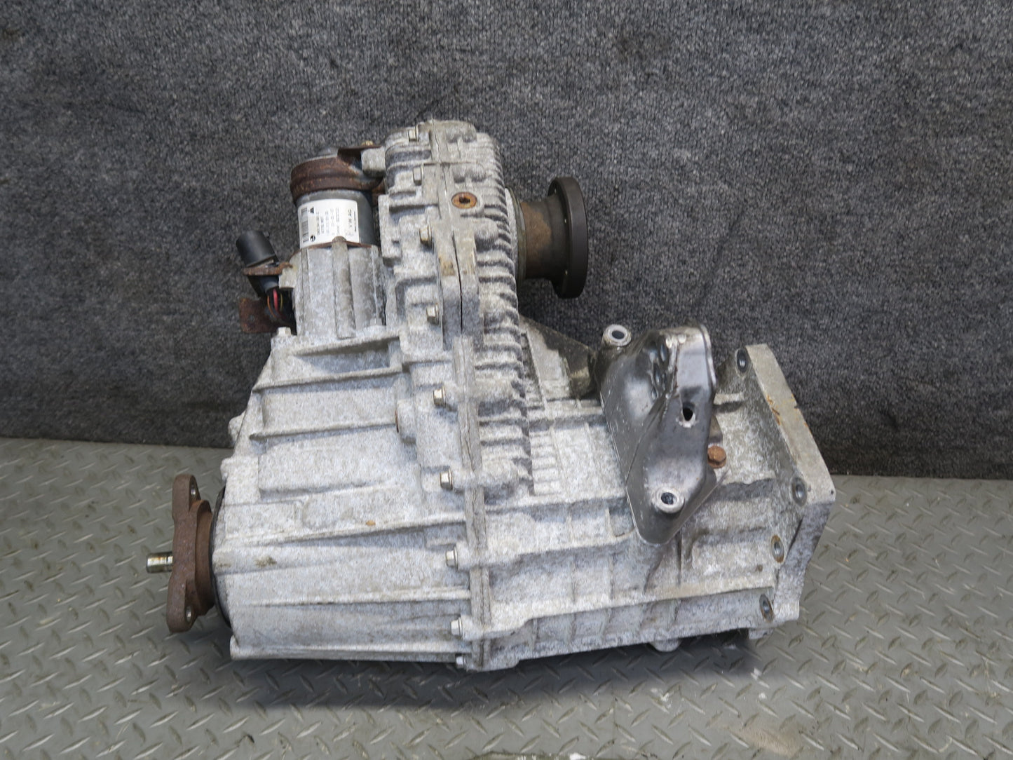 2008-2010 Porsche Cayenne 957 Turbo A/T Transfer Case Box 0AD341041H 102k Miles