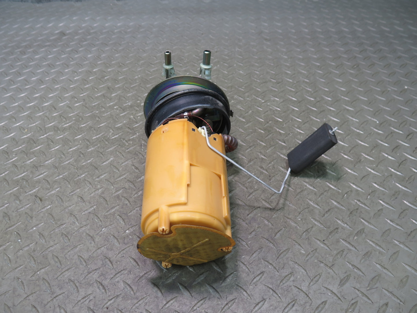 03-04 Chevrolet SSR 5.3L Fuel Gas Pump Sending Unit 15050444 OEM