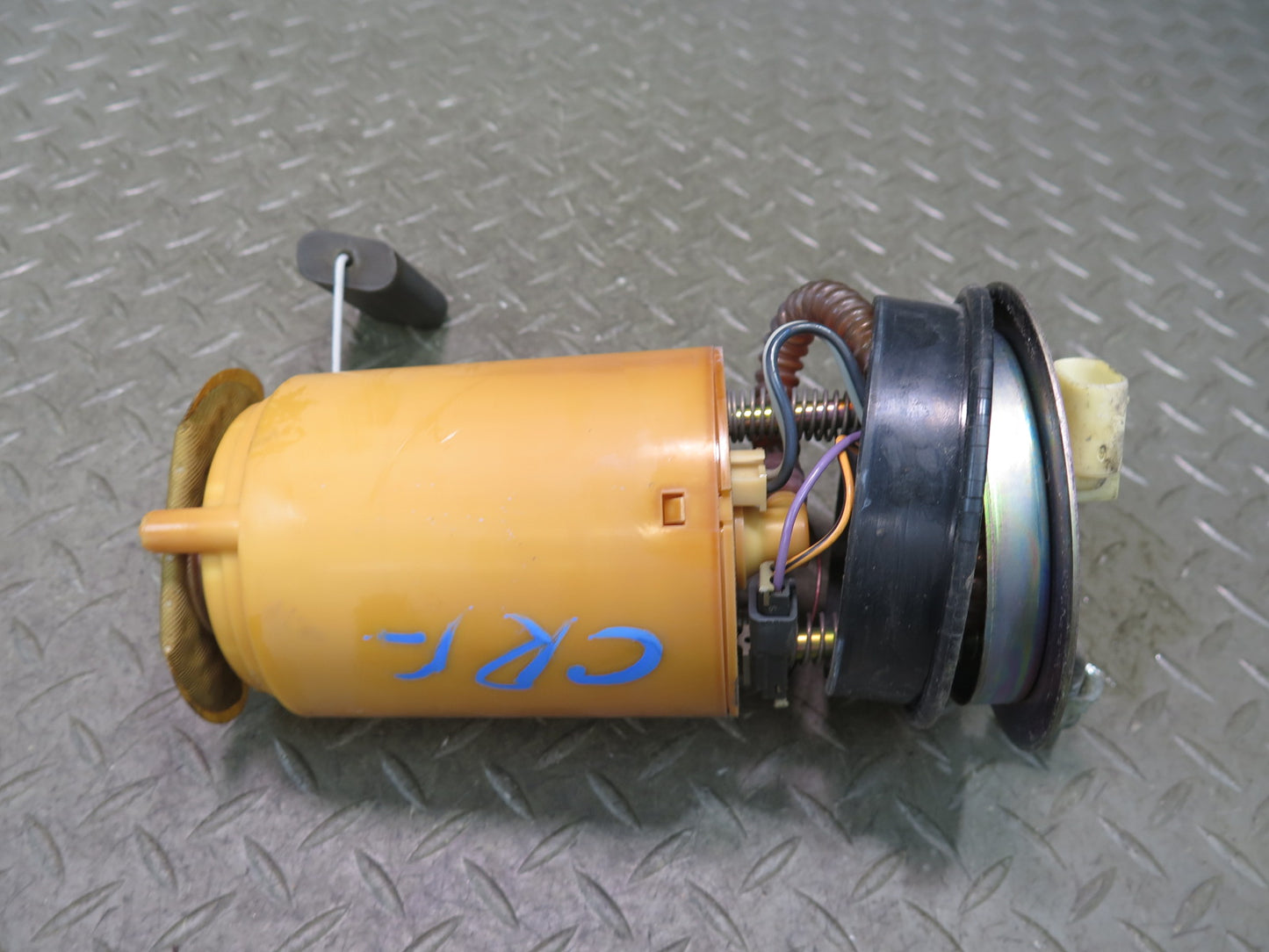 03-04 Chevrolet SSR 5.3L Fuel Gas Pump Sending Unit 15050444 OEM