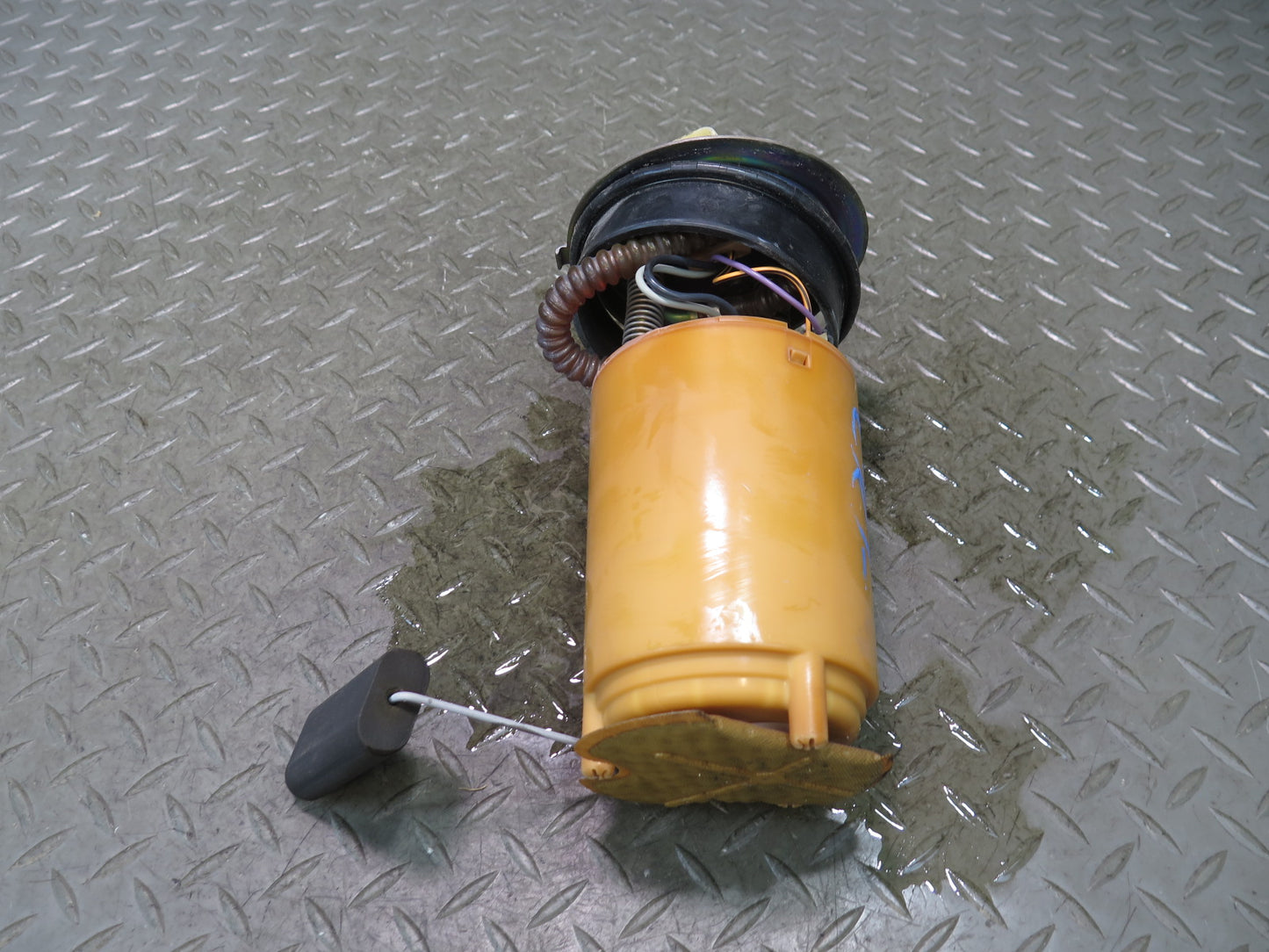 03-04 Chevrolet SSR 5.3L Fuel Gas Pump Sending Unit 15050444 OEM