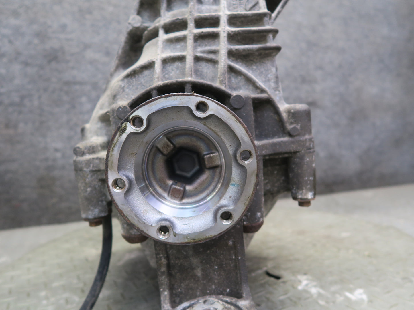 2008-2010 Porsche Cayenne 957 4.8L Turbo Rear Differential Carrier 3.27 Ratio