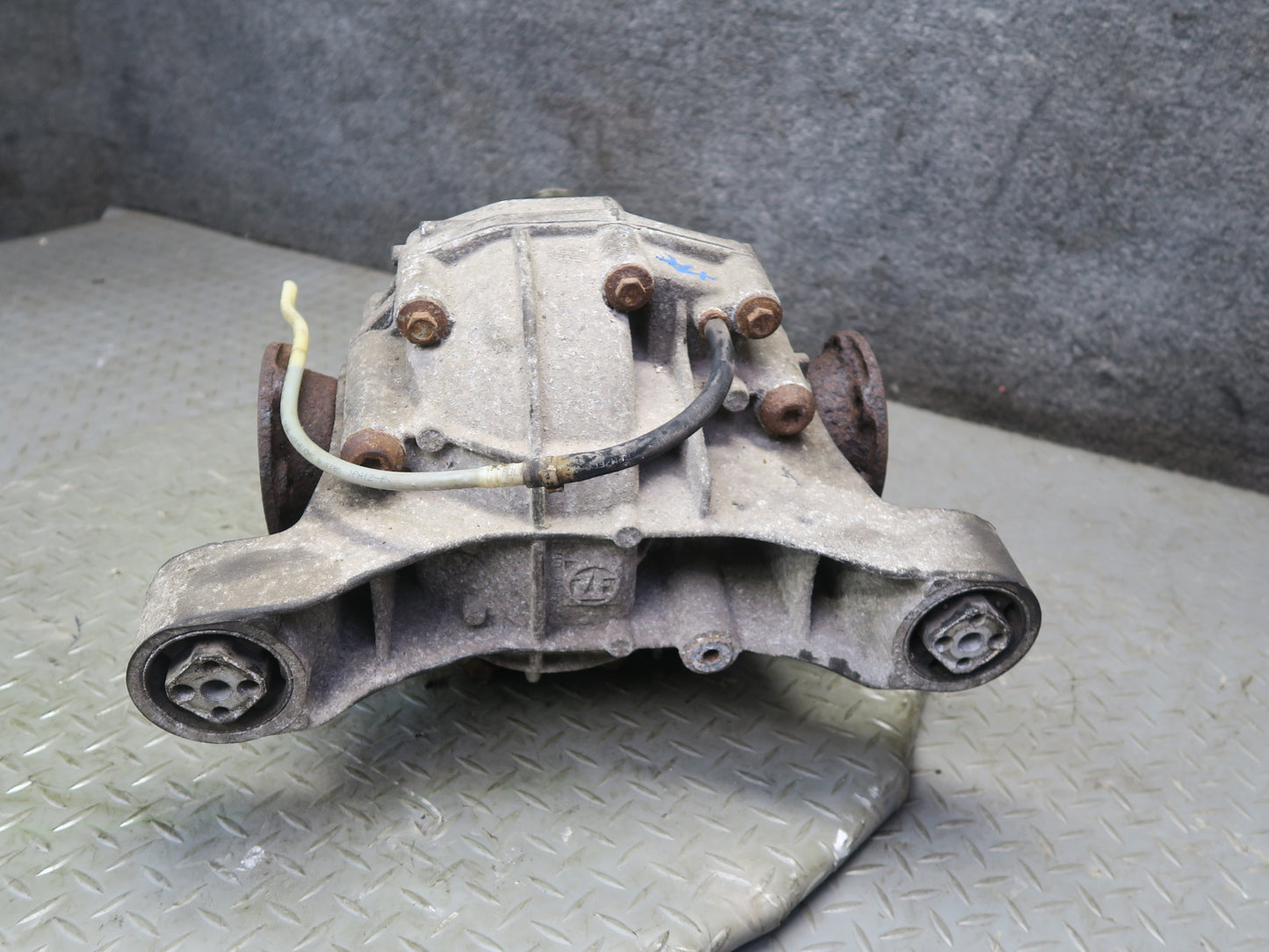 2008-2010 Porsche Cayenne 957 4.8L Turbo Rear Differential Carrier 3.27 Ratio