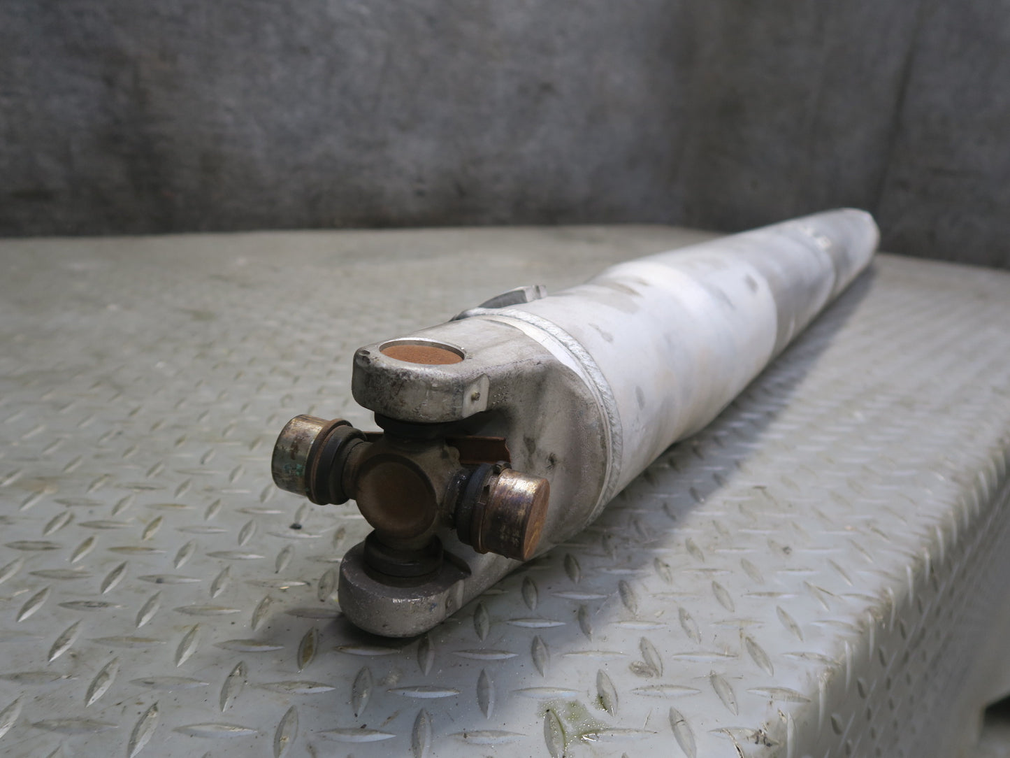 03-06 Chevrolet SSR A/T Drive Shaft Driveshaft Assembly 51K Miles 15173689 OEM