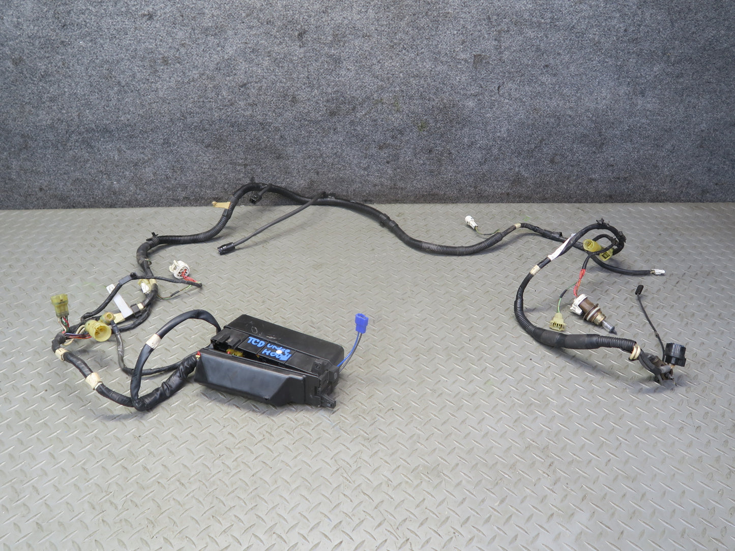 85-86 Toyota Cressida MX73 Sedan Underhood Wire Harness & Fuse Junction Box OEM
