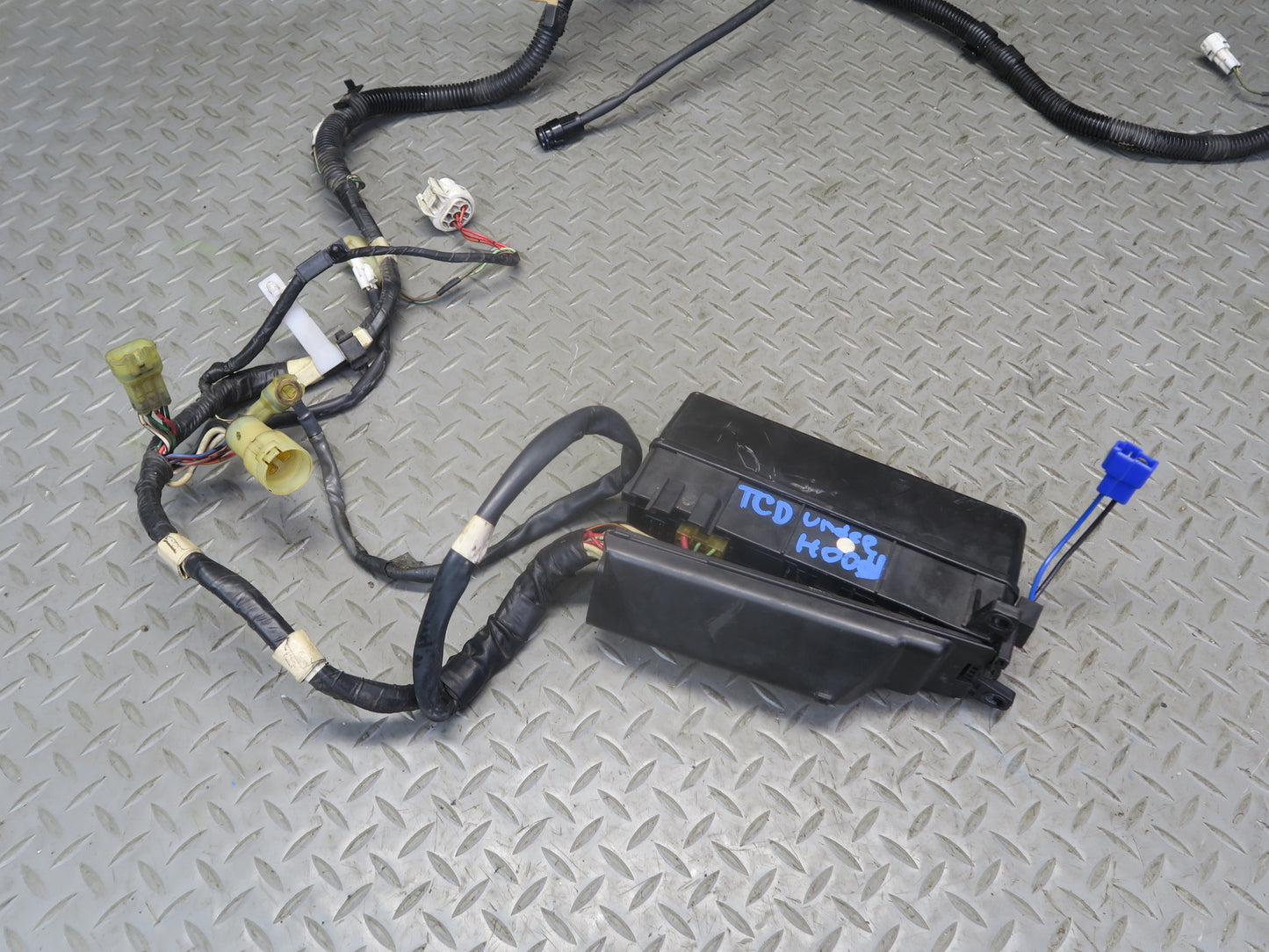 85-86 Toyota Cressida MX73 Sedan Underhood Wire Harness & Fuse Junction Box OEM