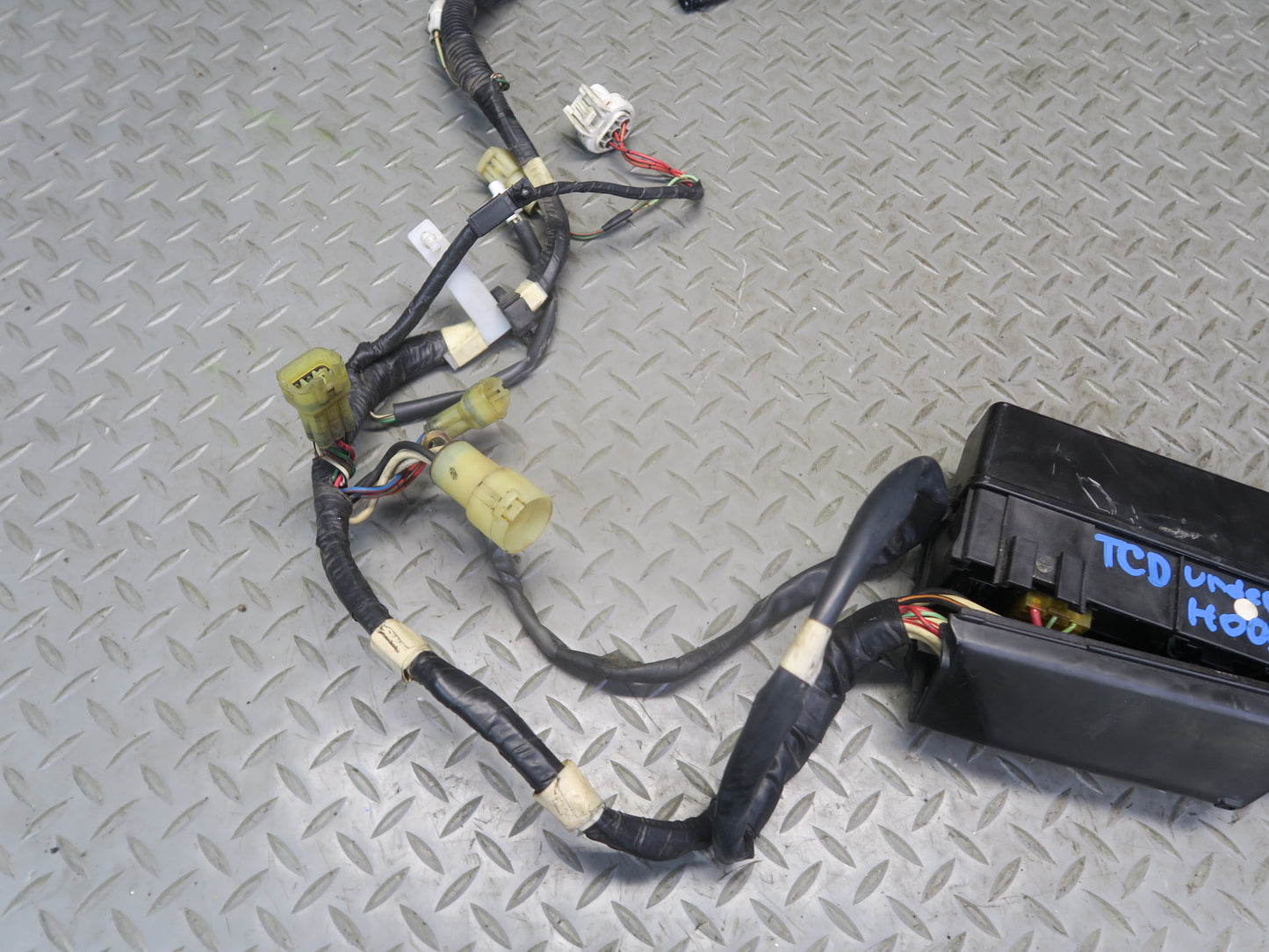 85-86 Toyota Cressida MX73 Sedan Underhood Wire Harness & Fuse Junction Box OEM