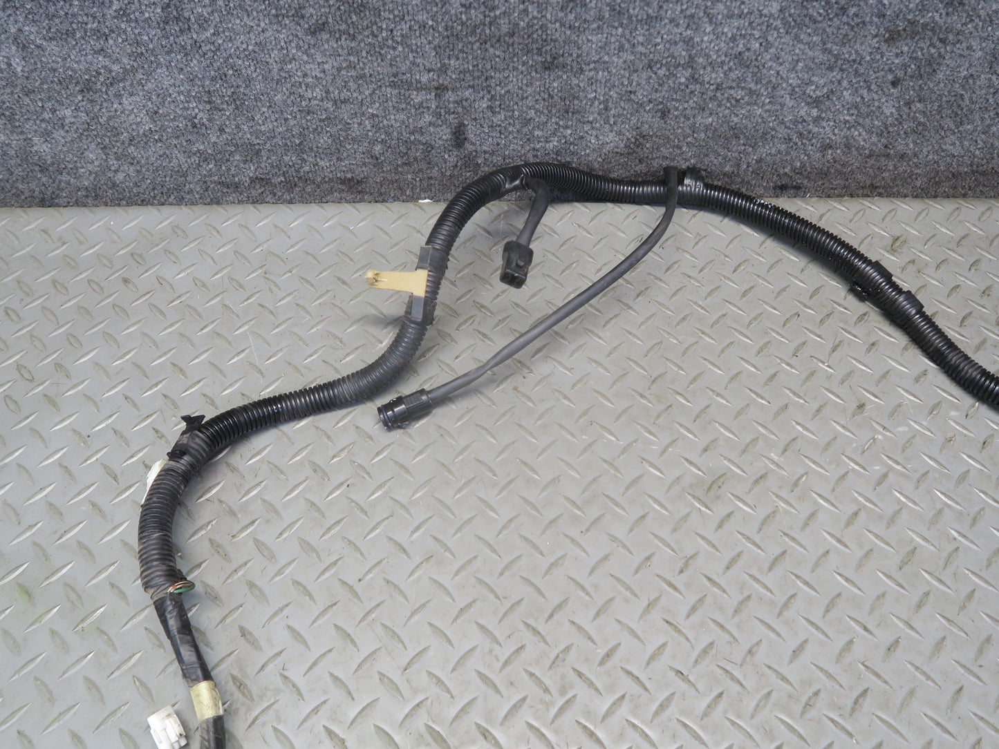 85-86 Toyota Cressida MX73 Sedan Underhood Wire Harness & Fuse Junction Box OEM