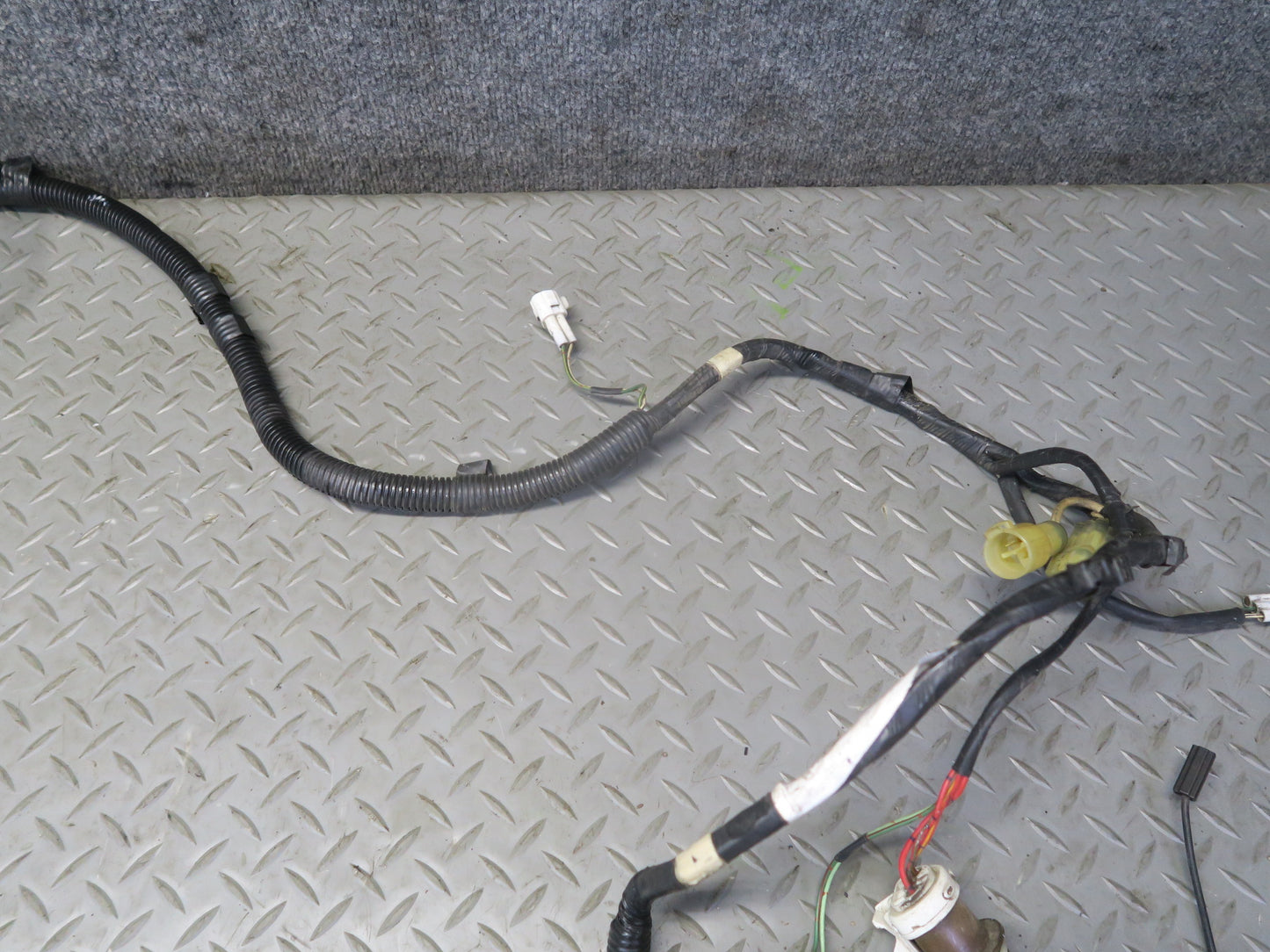 85-86 Toyota Cressida MX73 Sedan Underhood Wire Harness & Fuse Junction Box OEM