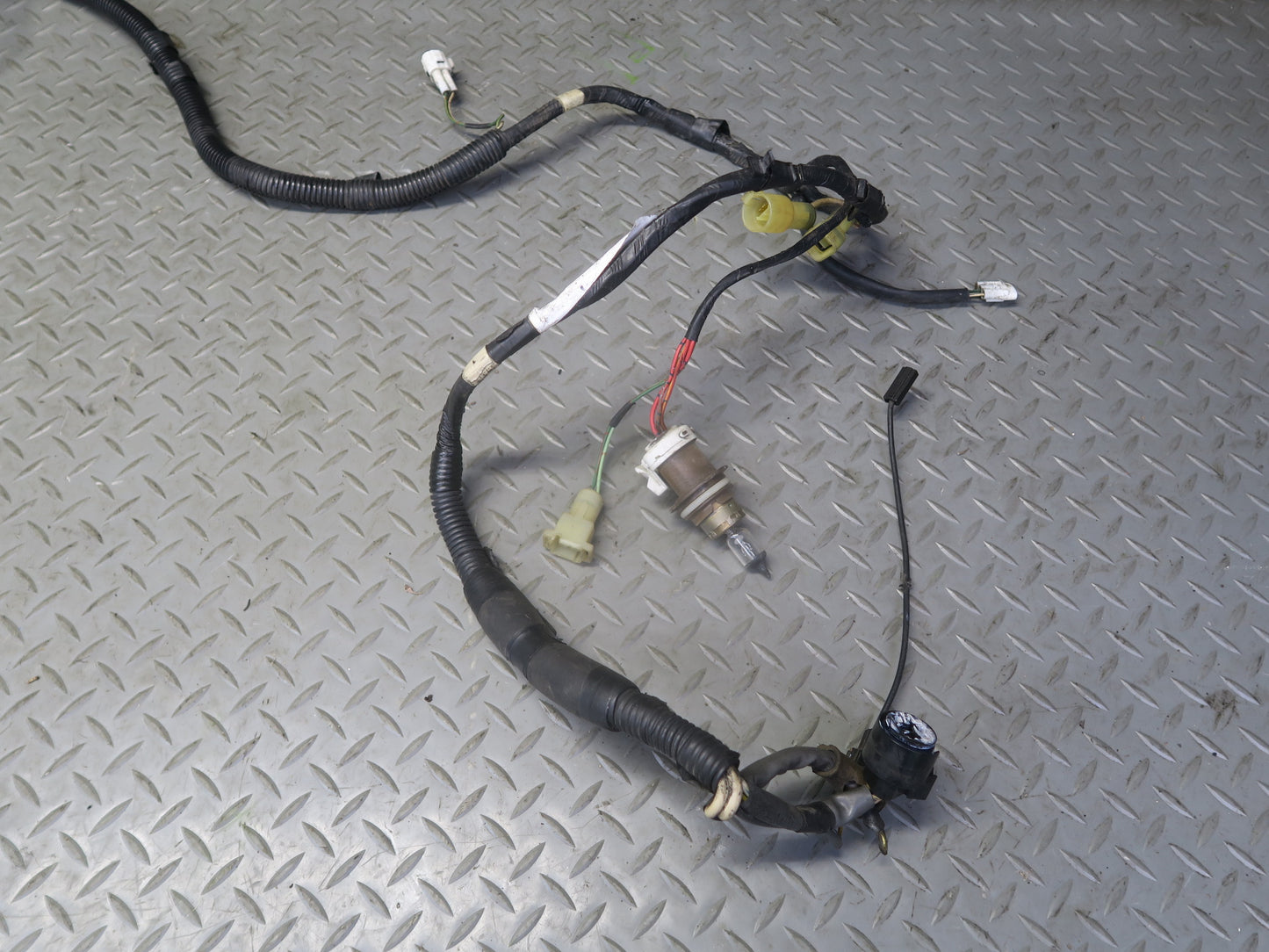 85-86 Toyota Cressida MX73 Sedan Underhood Wire Harness & Fuse Junction Box OEM