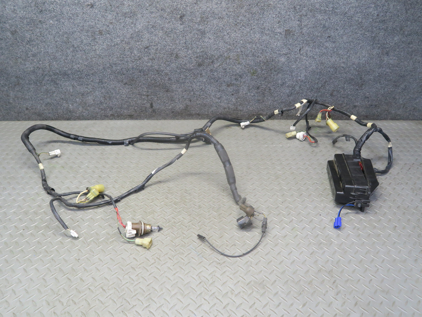 85-86 Toyota Cressida MX73 Sedan Underhood Wire Harness & Fuse Junction Box OEM