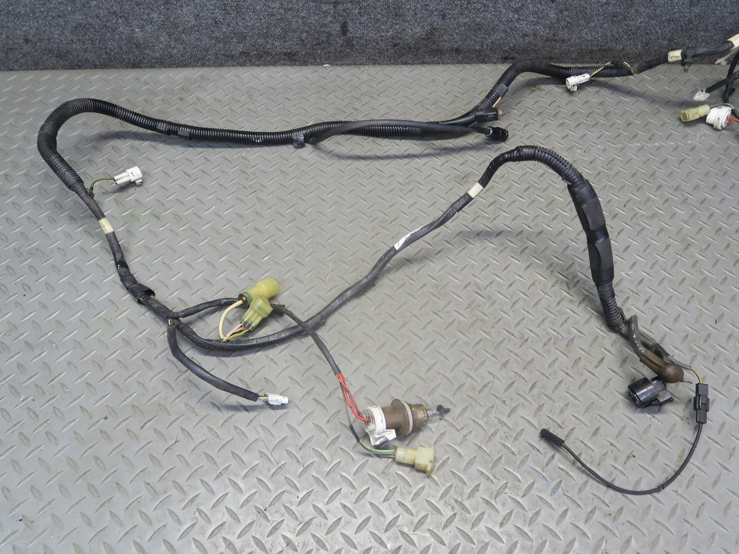 85-86 Toyota Cressida MX73 Sedan Underhood Wire Harness & Fuse Junction Box OEM