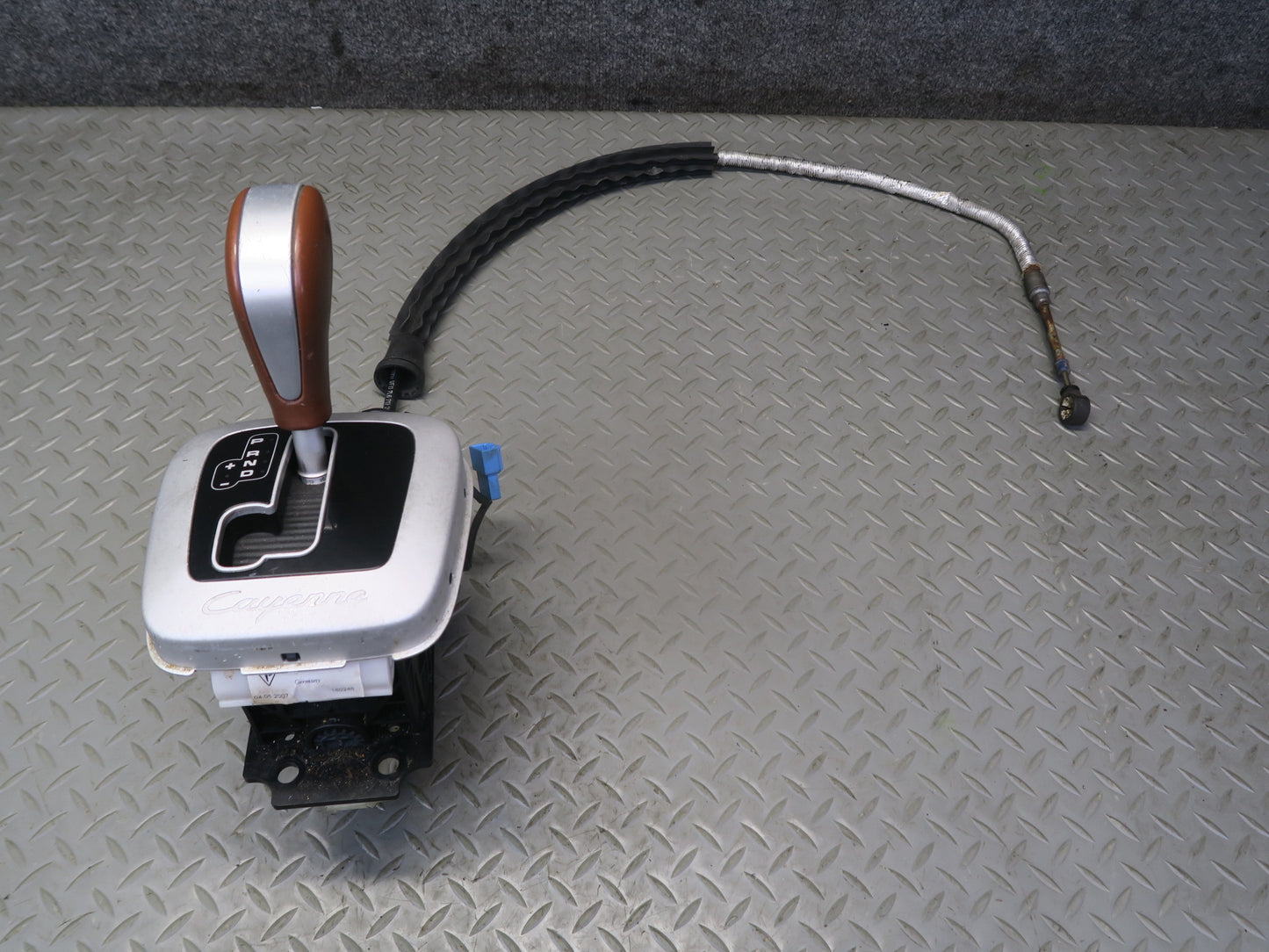 2008-2010 Porsche Cayenne 957 A/T Automatic Transmission Shifter w Cable