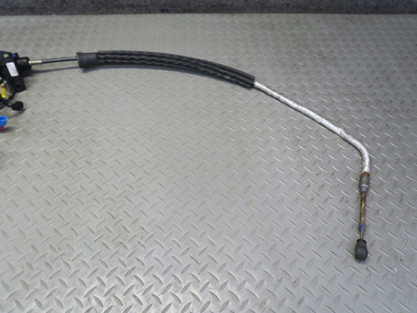 2008-2010 Porsche Cayenne 957 A/T Automatic Transmission Shifter w Cable