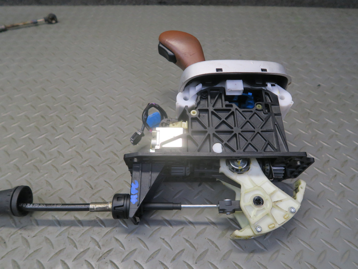 2008-2010 Porsche Cayenne 957 A/T Automatic Transmission Shifter w Cable
