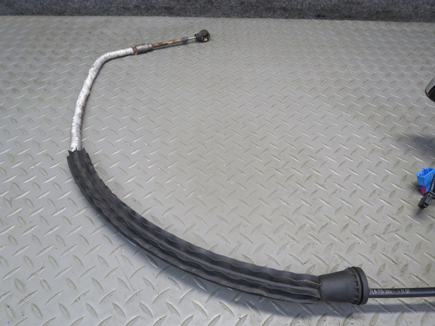 2008-2010 Porsche Cayenne 957 A/T Automatic Transmission Shifter w Cable