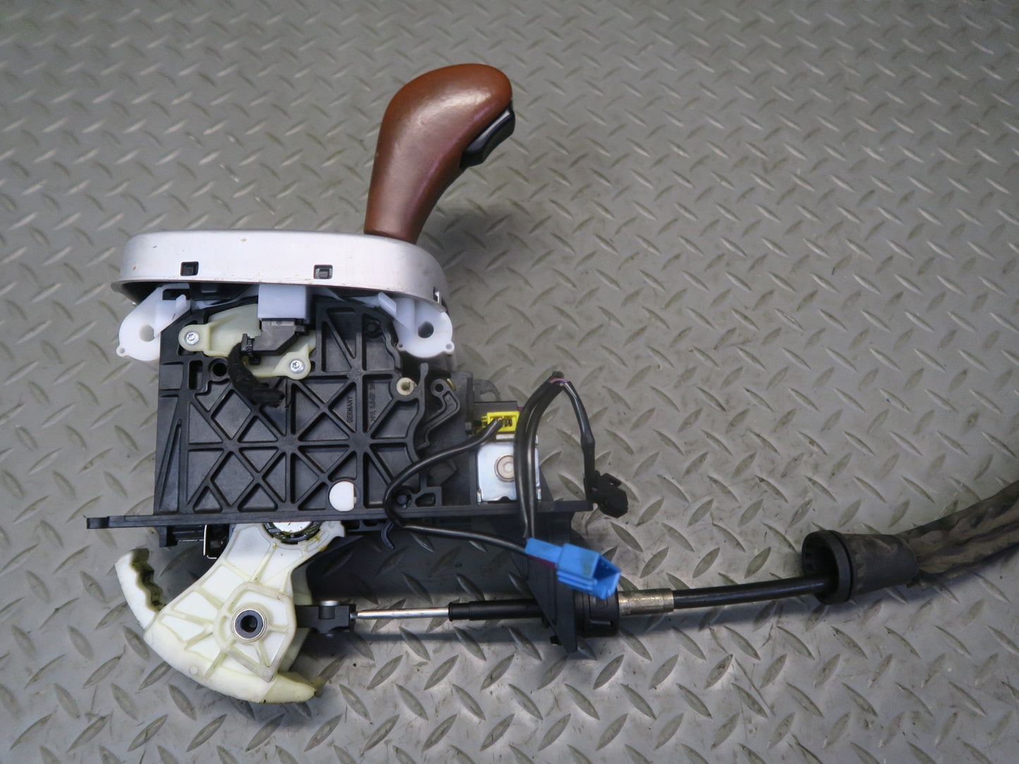 2008-2010 Porsche Cayenne 957 A/T Automatic Transmission Shifter w Cable