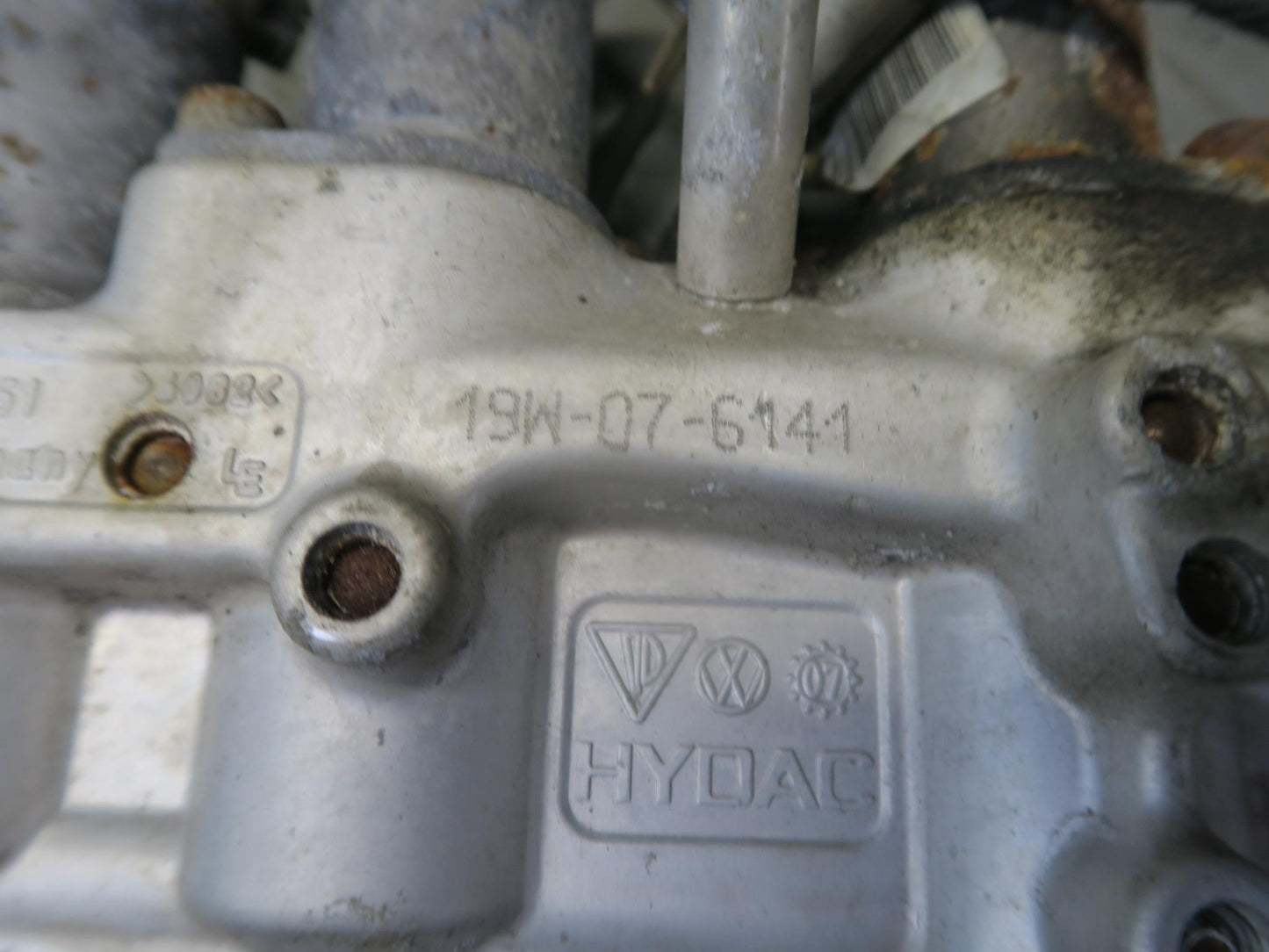 2008-2010 Porsche Cayenne 957 Air Suspension Hydraulic Valve Block 7L0411851