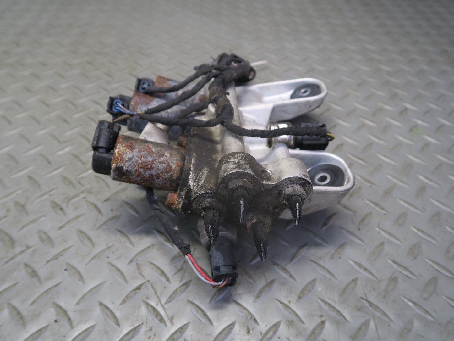 2008-2010 Porsche Cayenne 957 Air Suspension Hydraulic Valve Block 7L0411851