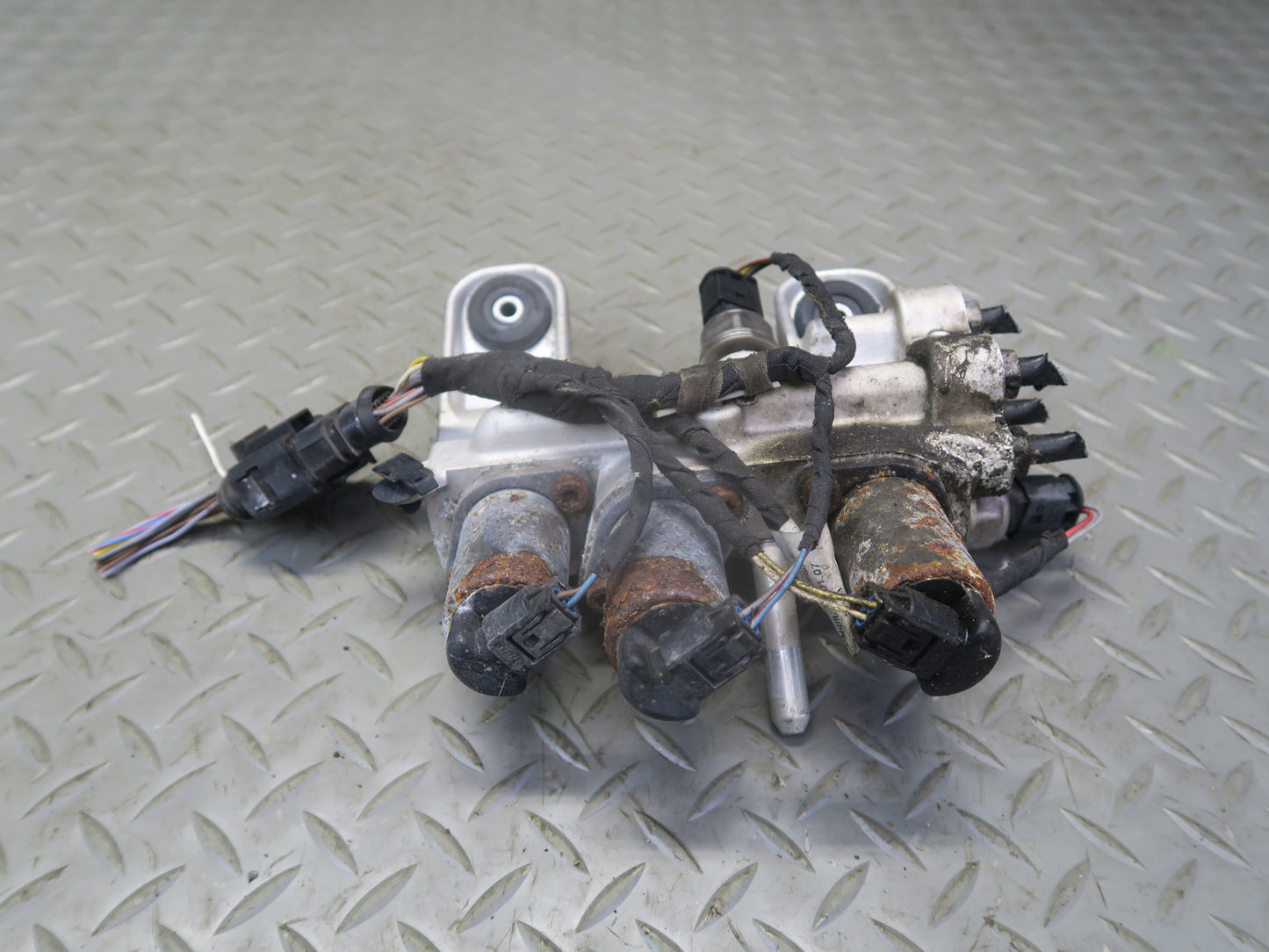 2008-2010 Porsche Cayenne 957 Air Suspension Hydraulic Valve Block 7L0411851