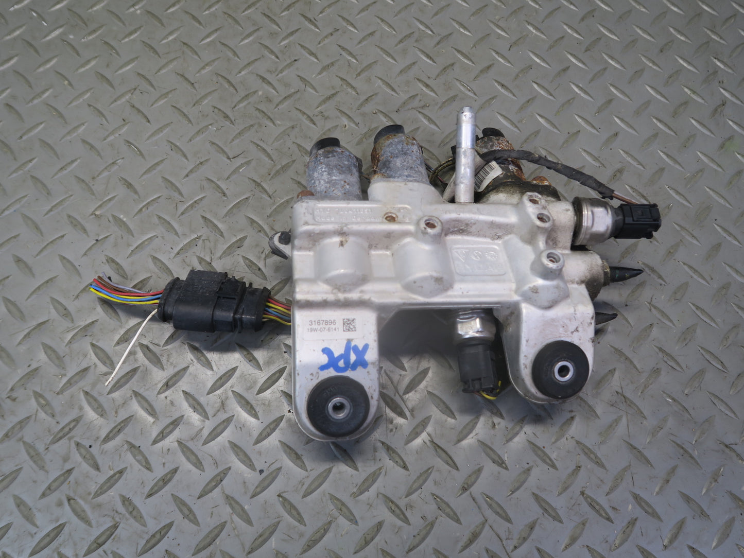 2008-2010 Porsche Cayenne 957 Air Suspension Hydraulic Valve Block 7L0411851