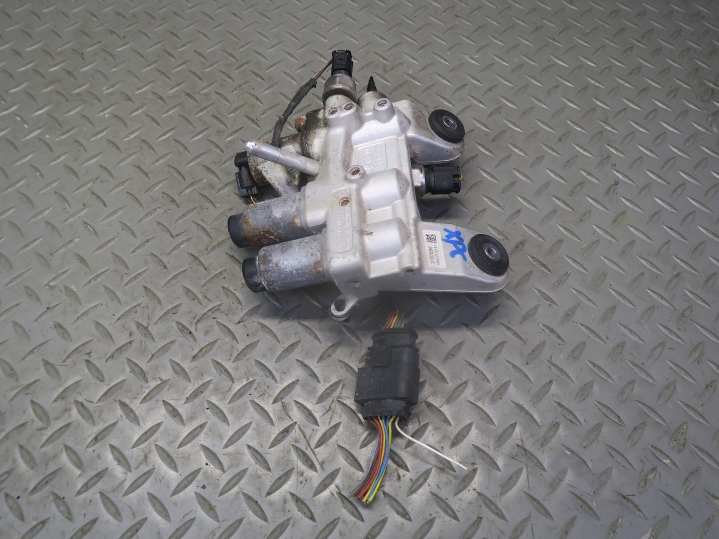 2008-2010 Porsche Cayenne 957 Air Suspension Hydraulic Valve Block 7L0411851