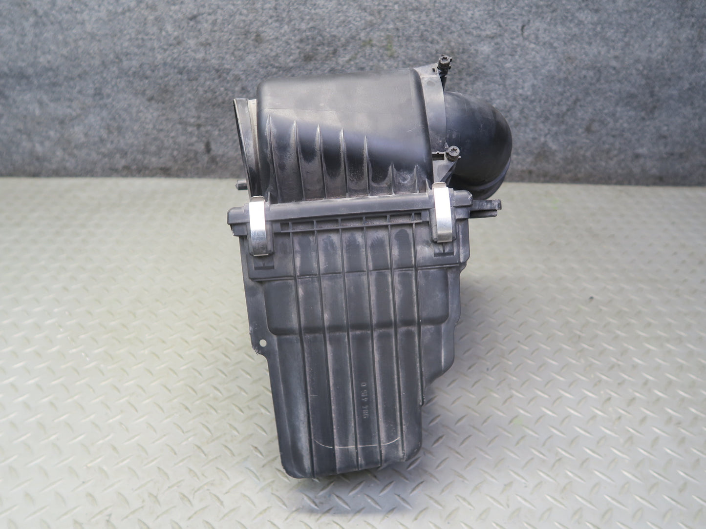 2008-2010 Porsche Cayenne 955 Turbo Right Air Intake Cleaner Filter Box w Sensor