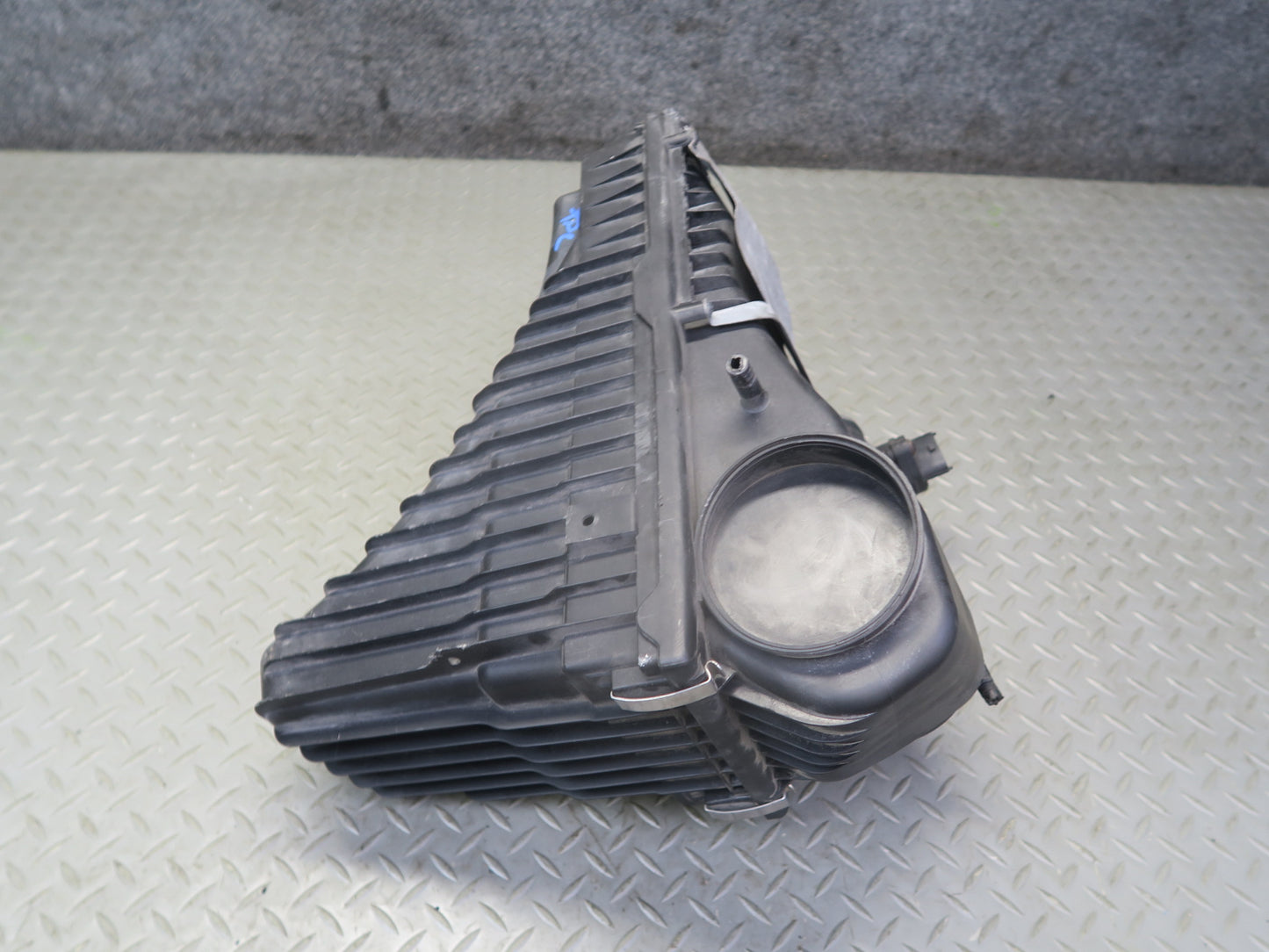 2008-2010 Porsche Cayenne 955 Turbo Right Air Intake Cleaner Filter Box w Sensor