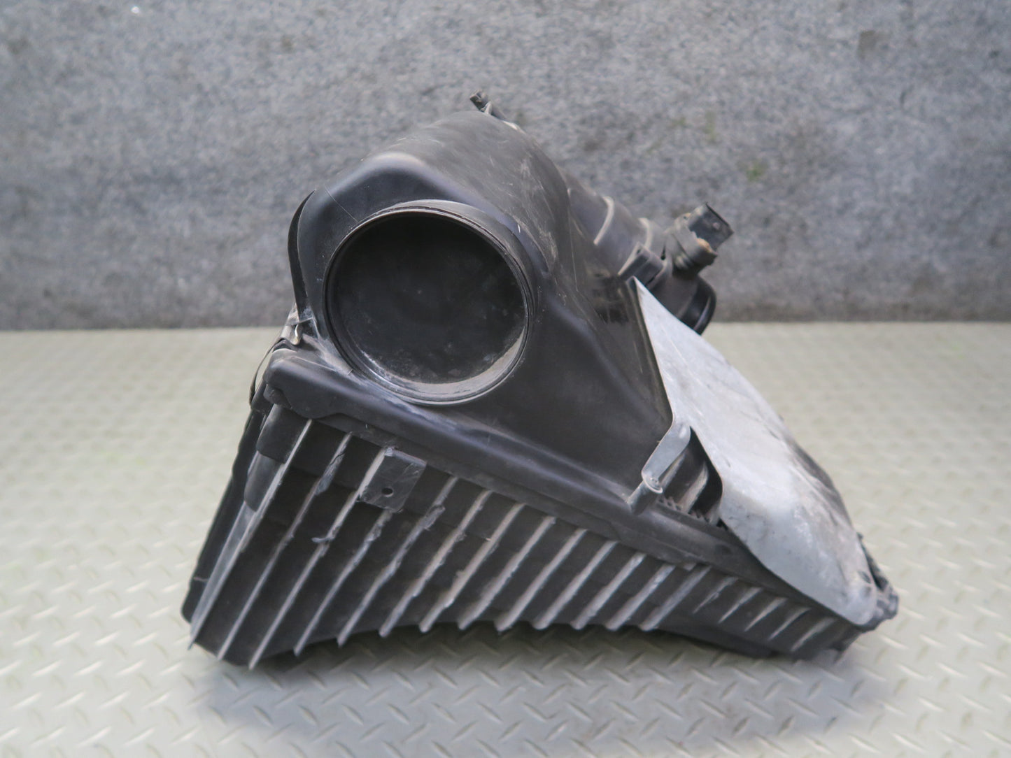 2008-2010 Porsche Cayenne 955 Turbo Left Air Intake Cleaner Filter Box w Sensor
