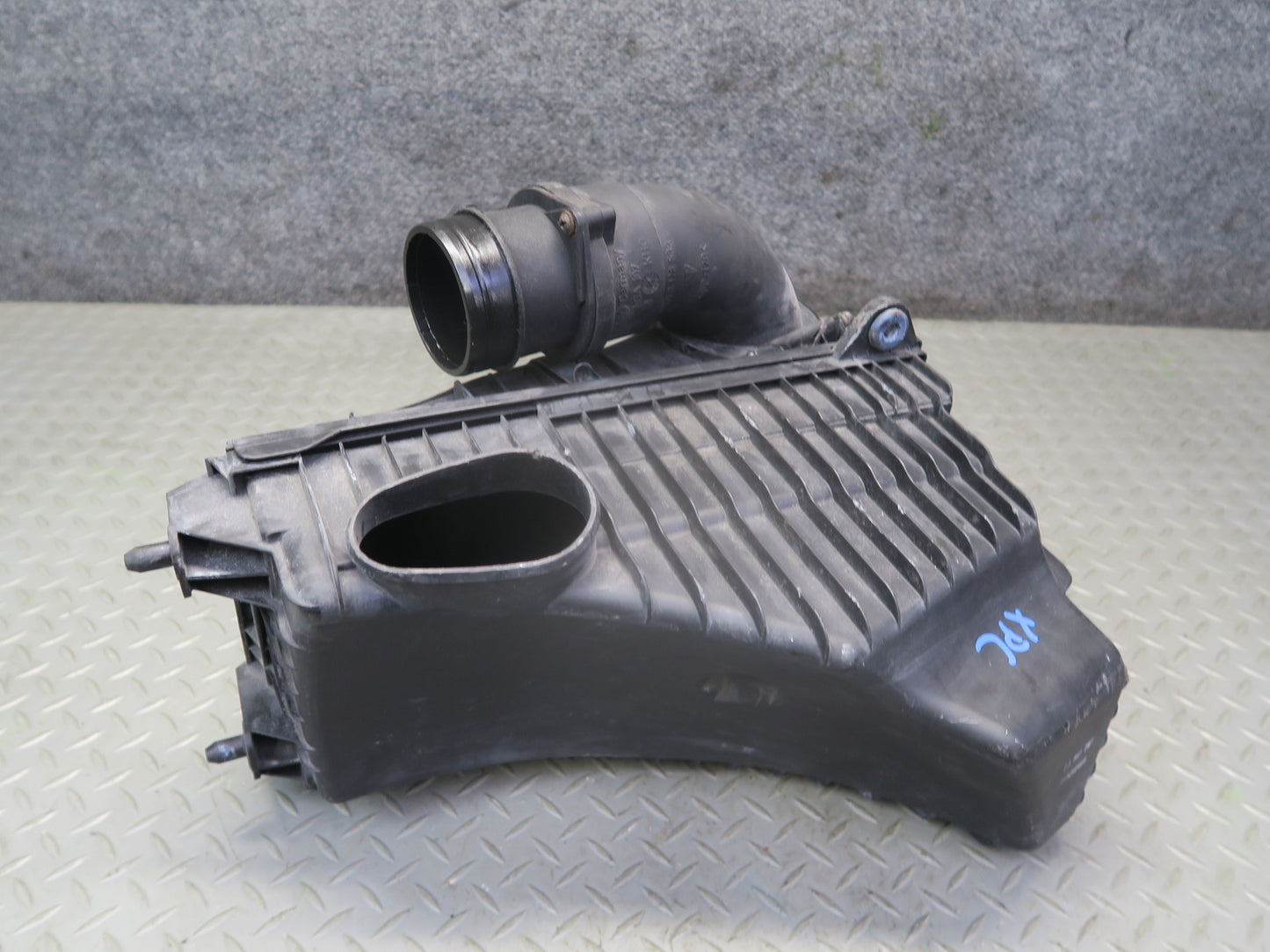 2008-2010 Porsche Cayenne 955 Turbo Left Air Intake Cleaner Filter Box w Sensor