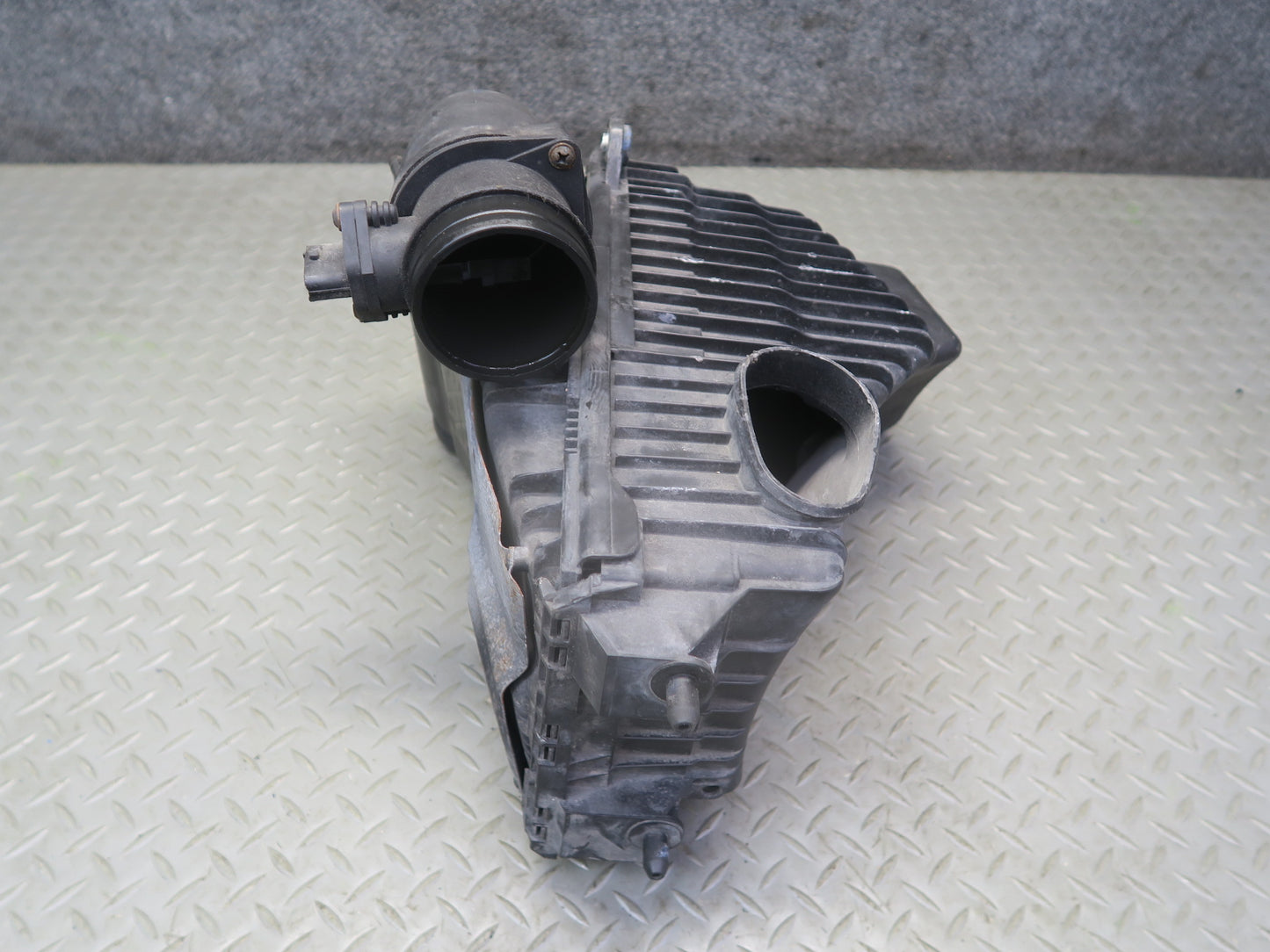 2008-2010 Porsche Cayenne 955 Turbo Left Air Intake Cleaner Filter Box w Sensor