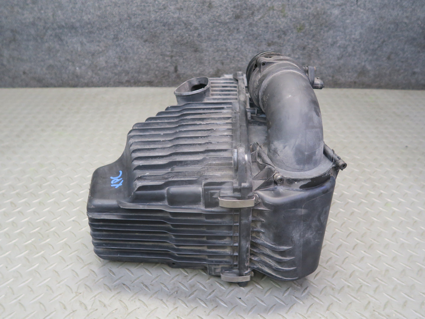 2008-2010 Porsche Cayenne 955 Turbo Left Air Intake Cleaner Filter Box w Sensor
