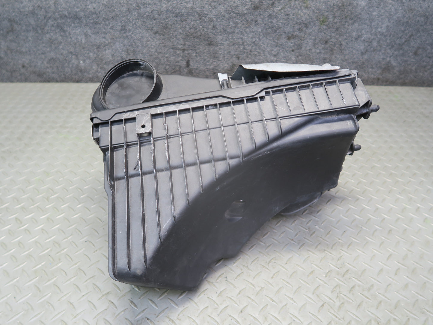 2008-2010 Porsche Cayenne 955 Turbo Left Air Intake Cleaner Filter Box w Sensor