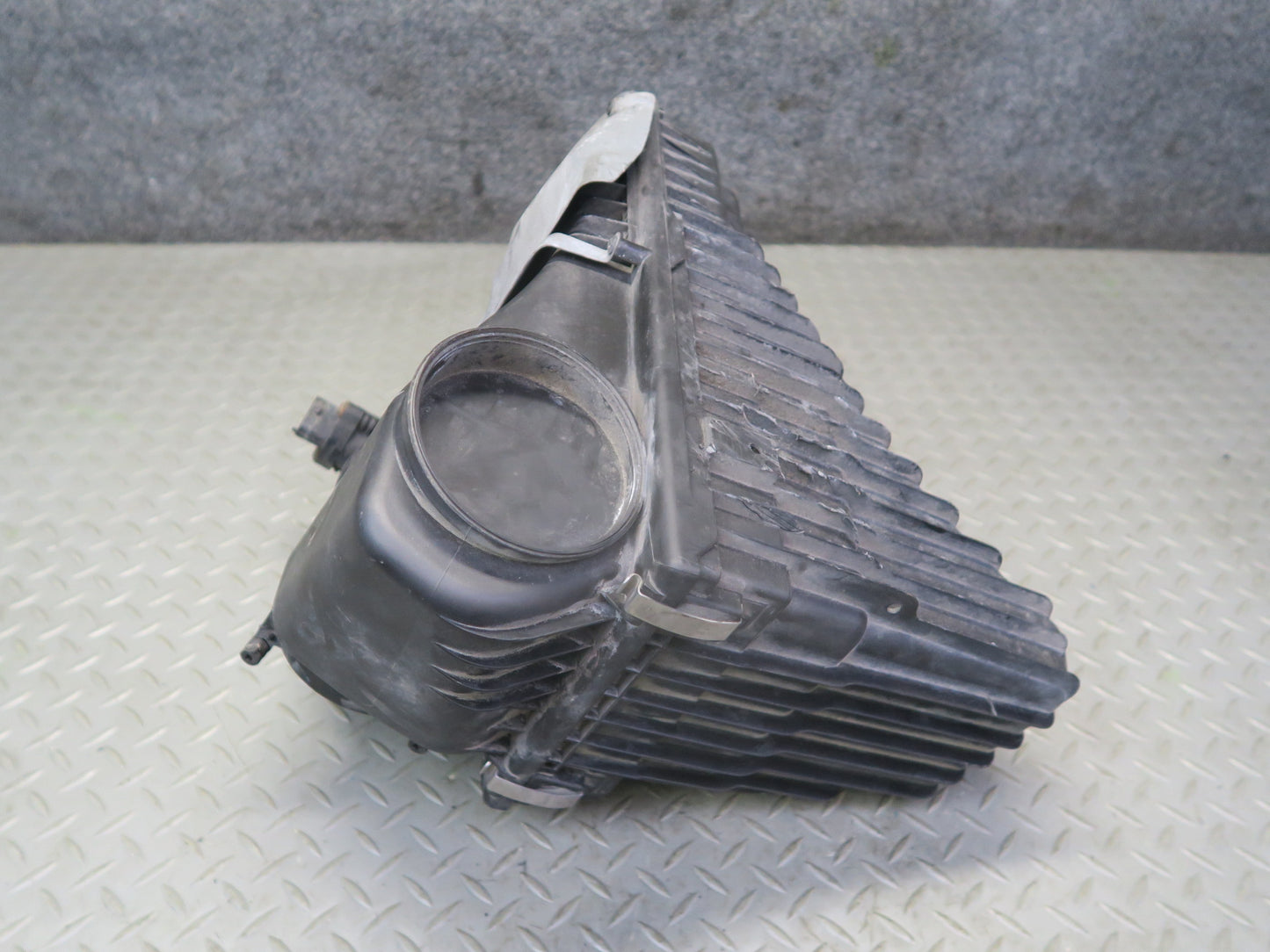 2008-2010 Porsche Cayenne 955 Turbo Left Air Intake Cleaner Filter Box w Sensor
