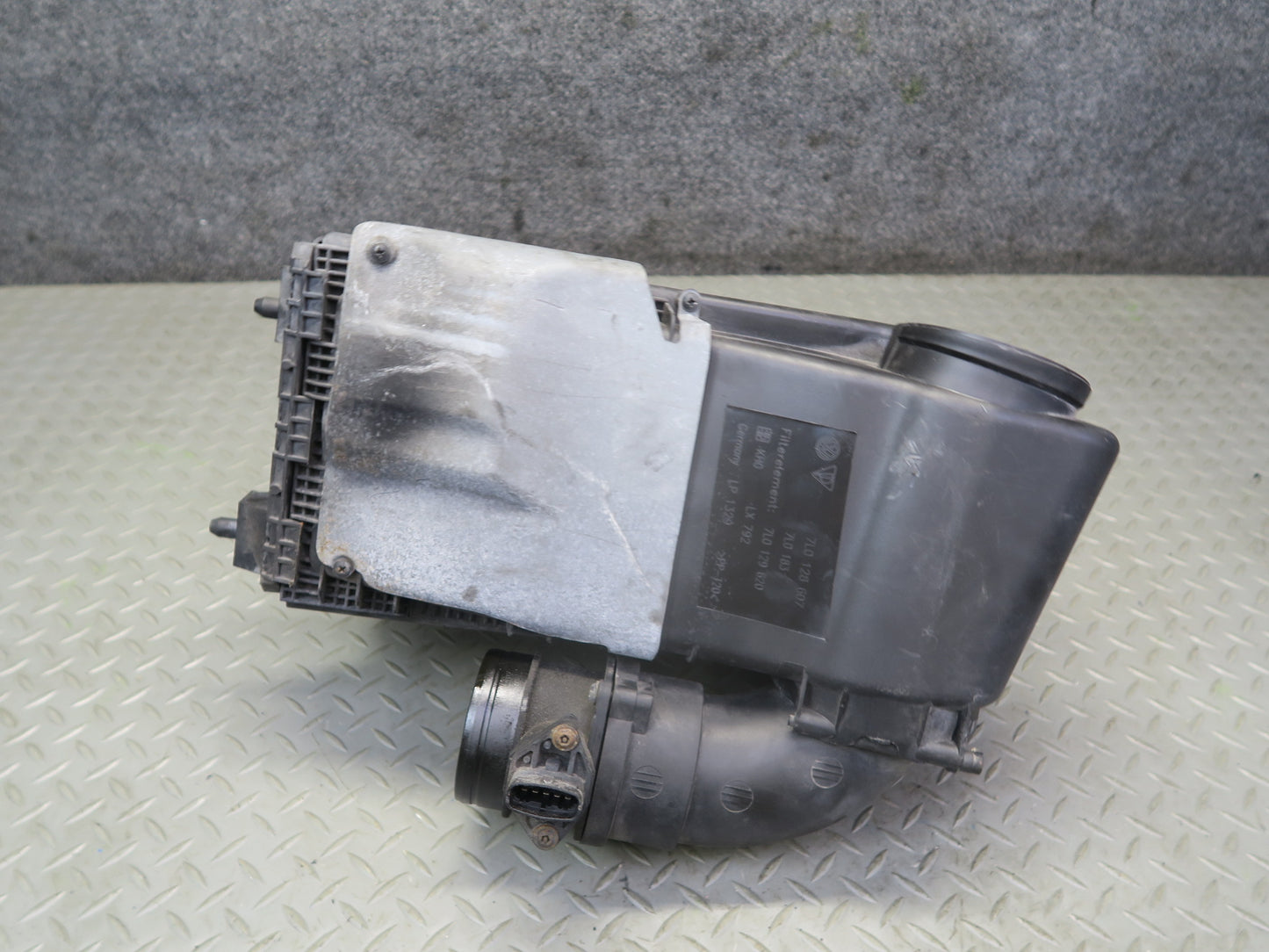 2008-2010 Porsche Cayenne 955 Turbo Left Air Intake Cleaner Filter Box w Sensor