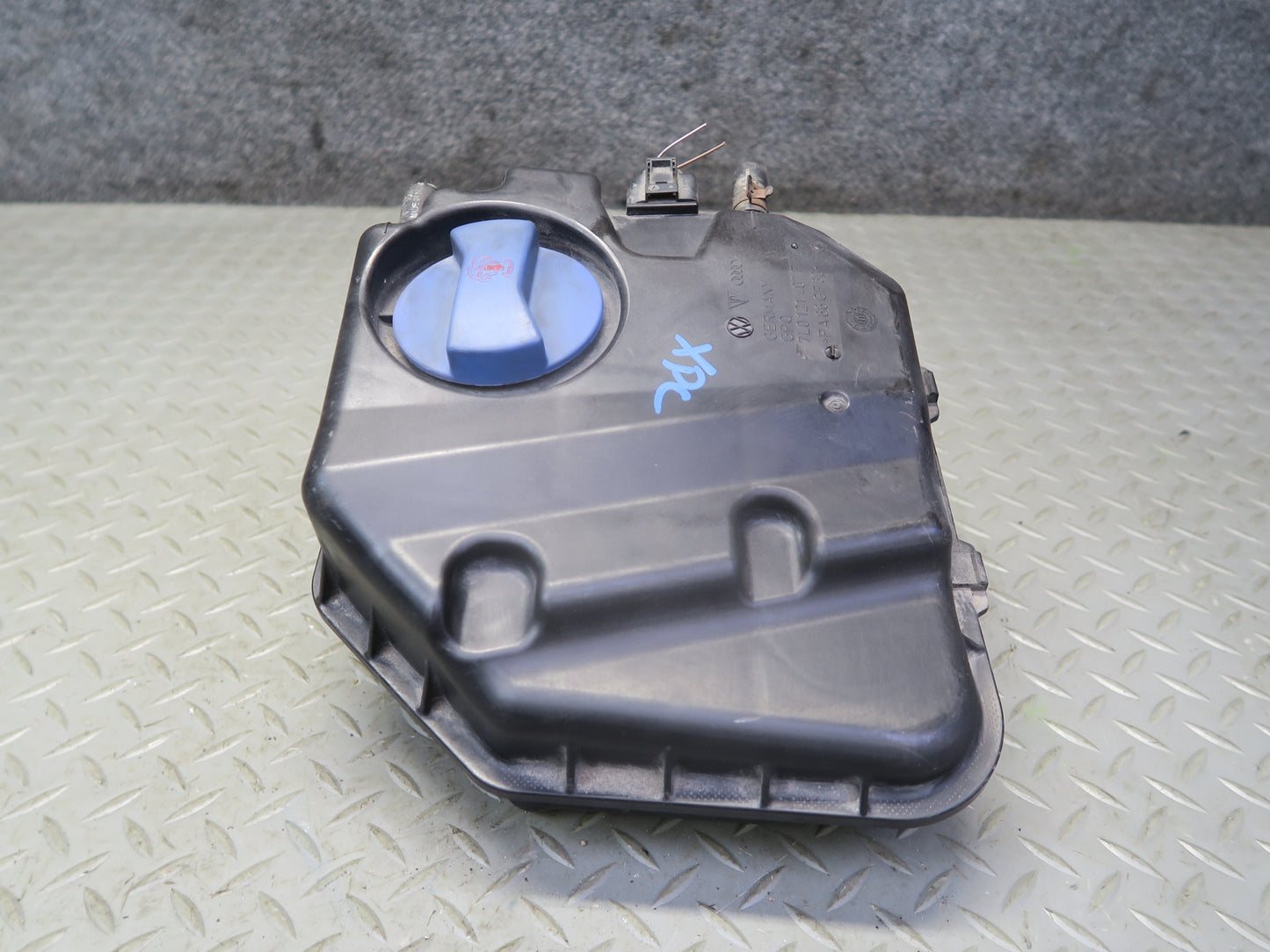2003-2010 Porsche Cayenne 955 Engine Coolant Expansion Overflow Reservoir Tank