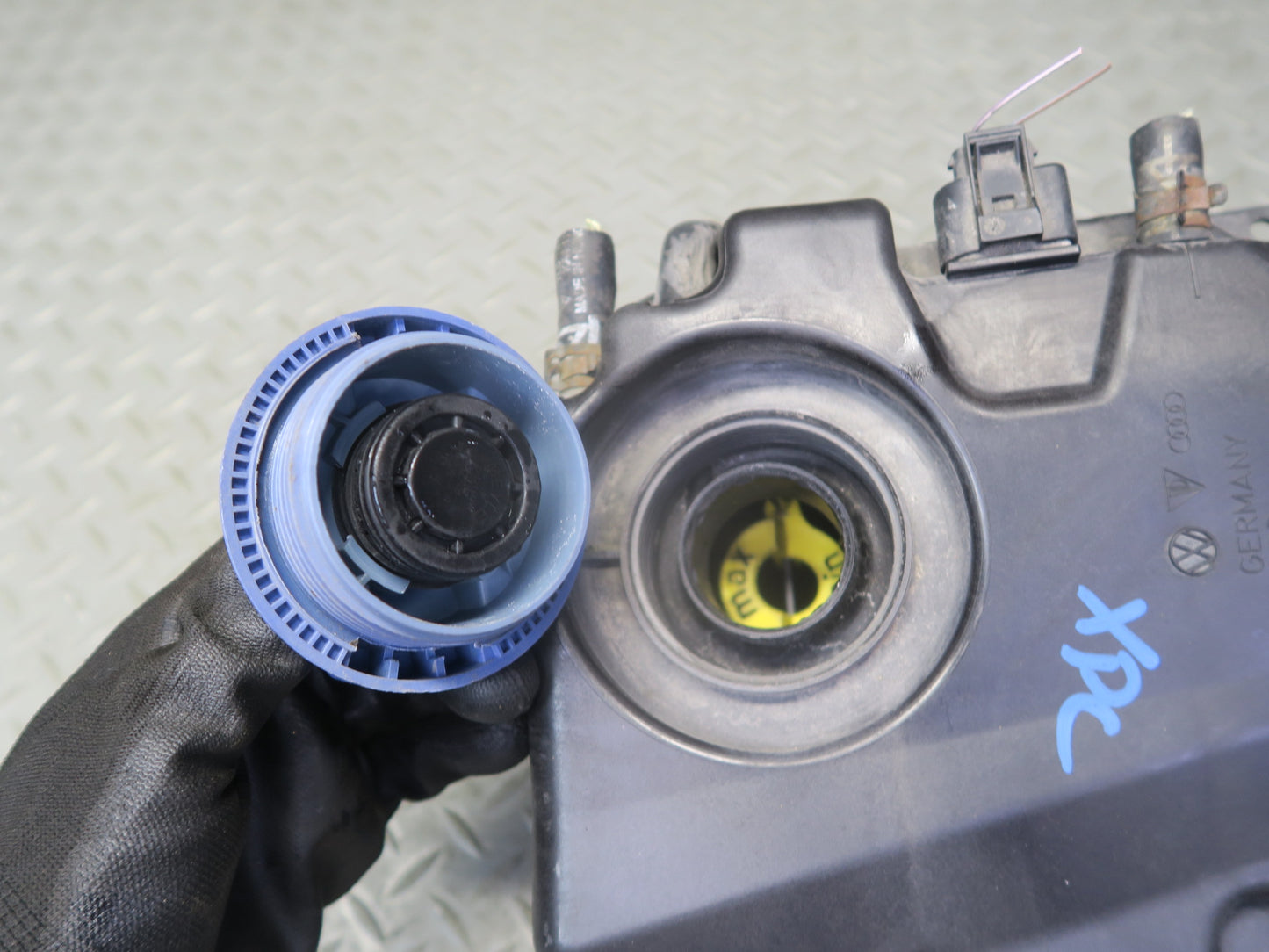 2003-2010 Porsche Cayenne 955 Engine Coolant Expansion Overflow Reservoir Tank