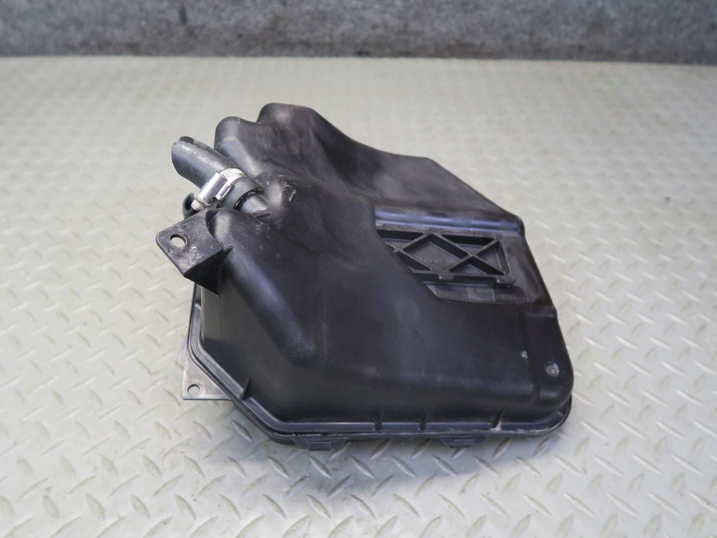 2003-2010 Porsche Cayenne 955 Engine Coolant Expansion Overflow Reservoir Tank