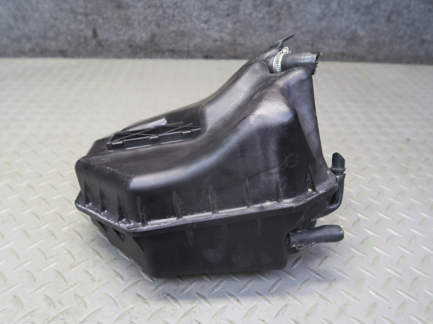 2003-2010 Porsche Cayenne 955 Engine Coolant Expansion Overflow Reservoir Tank
