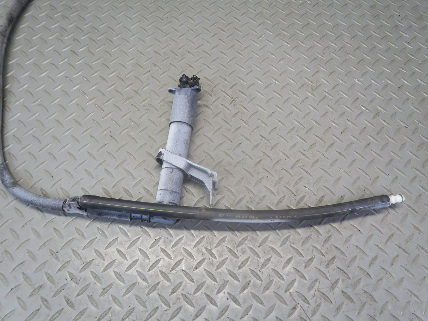 2008-2010 Porsche Cayenne 957 Headlight Washer Nozzle Spray JET Hose Tube Set