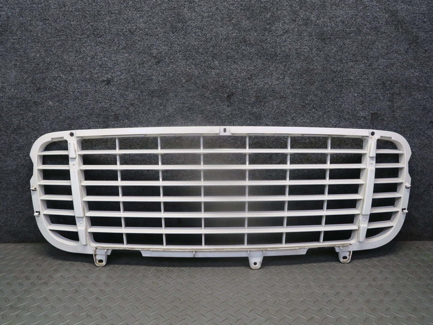 2008-2010 Porsche Cayenne 957 Turbo Front Bumper Center Grille Sand White