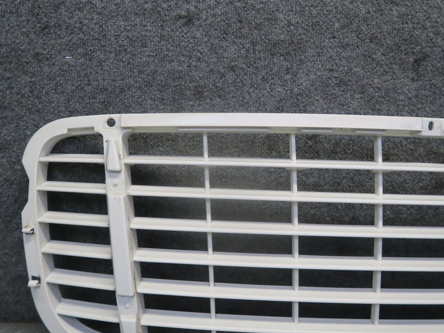 2008-2010 Porsche Cayenne 957 Turbo Front Bumper Center Grille Sand White