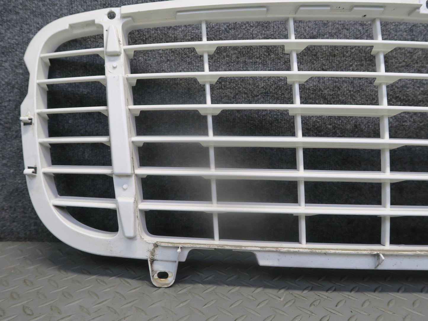 2008-2010 Porsche Cayenne 957 Turbo Front Bumper Center Grille Sand White