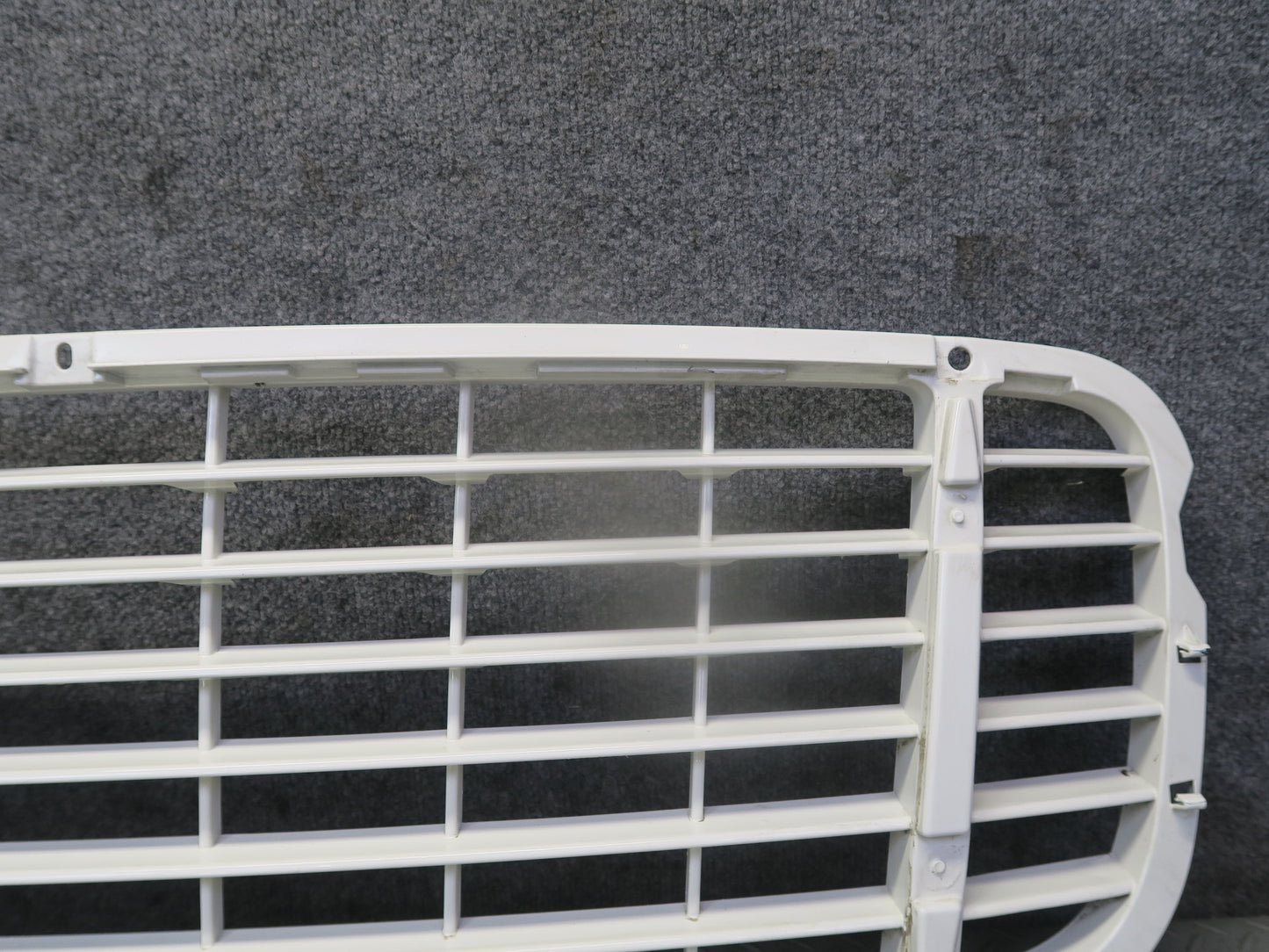 2008-2010 Porsche Cayenne 957 Turbo Front Bumper Center Grille Sand White