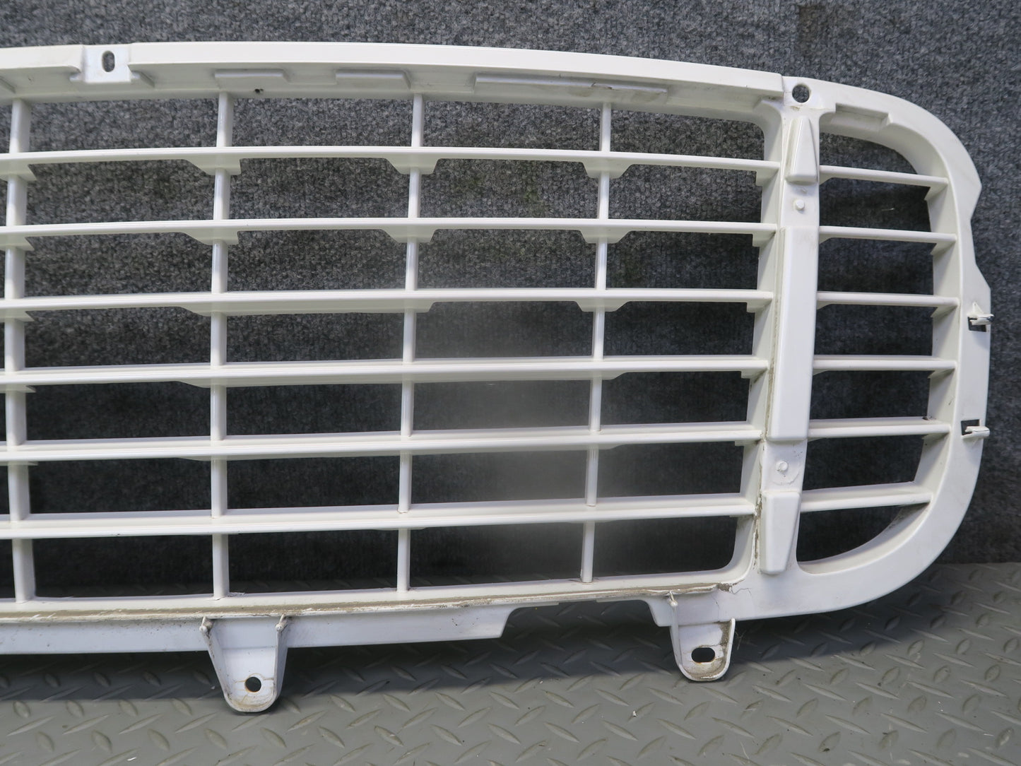 2008-2010 Porsche Cayenne 957 Turbo Front Bumper Center Grille Sand White