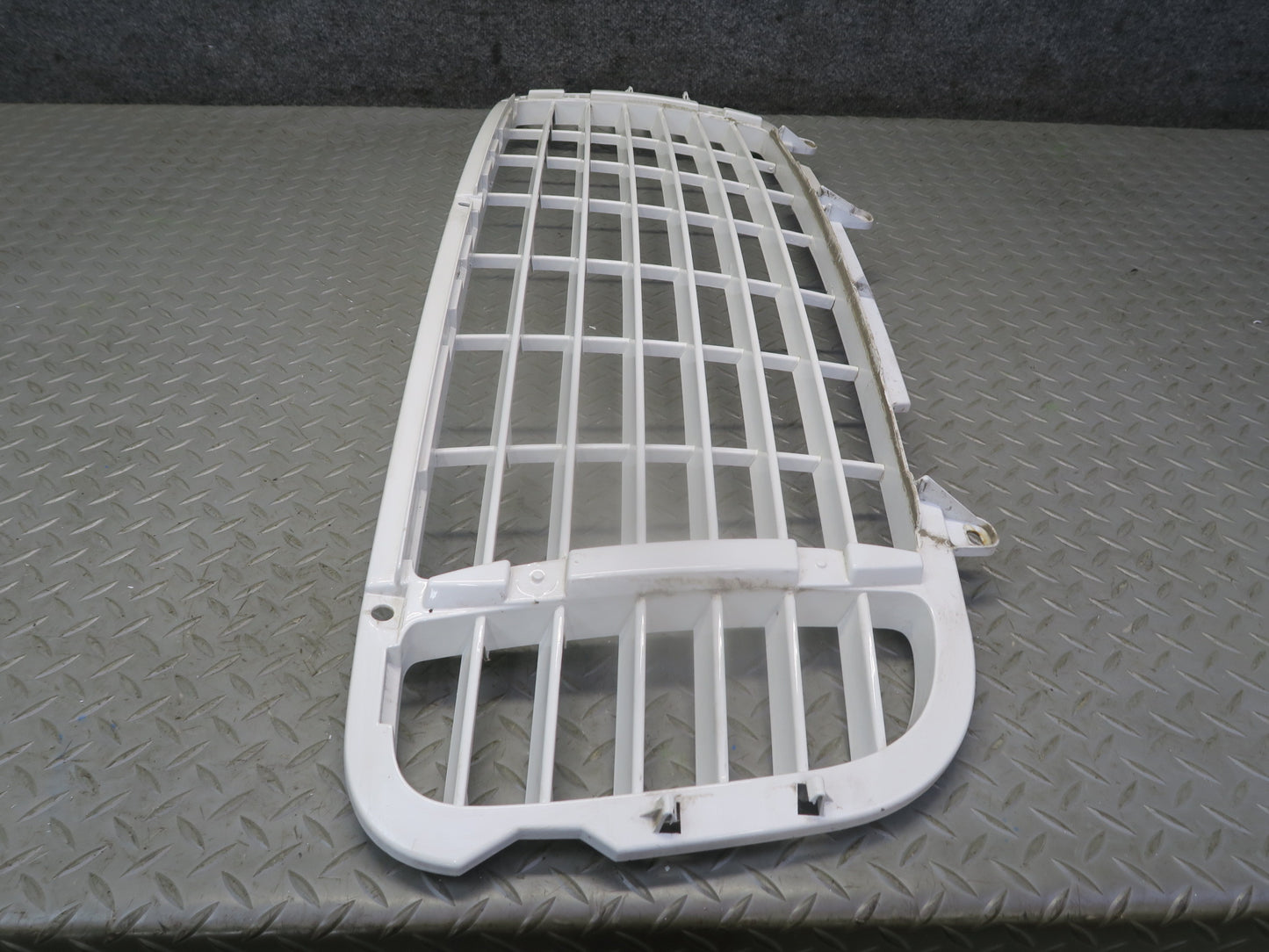 2008-2010 Porsche Cayenne 957 Turbo Front Bumper Center Grille Sand White