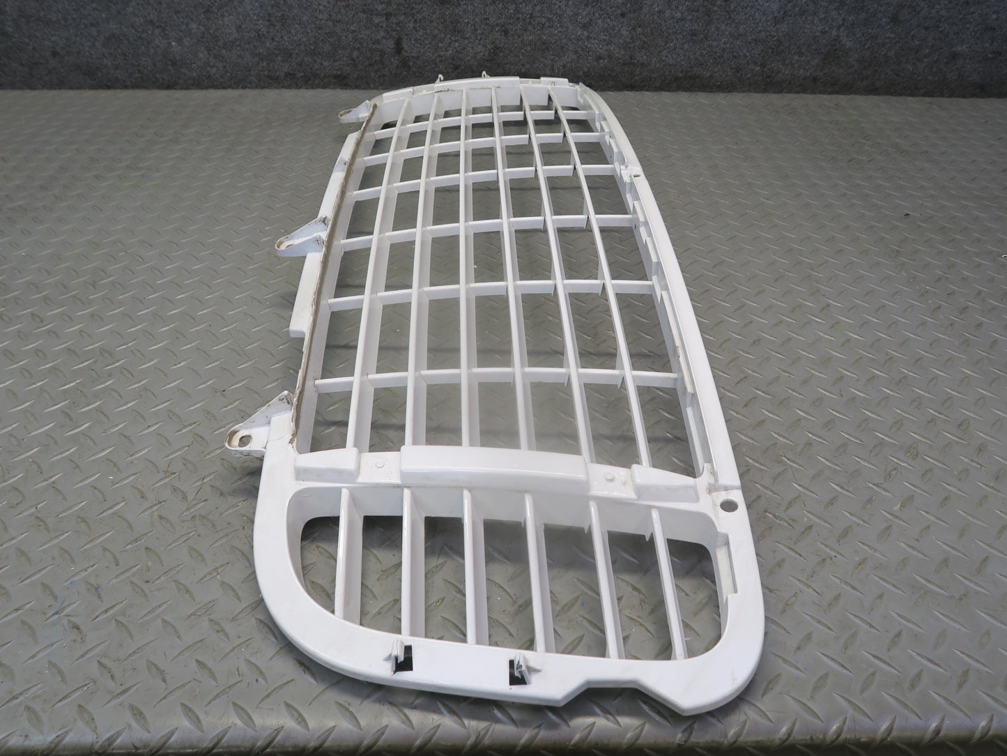 2008-2010 Porsche Cayenne 957 Turbo Front Bumper Center Grille Sand White