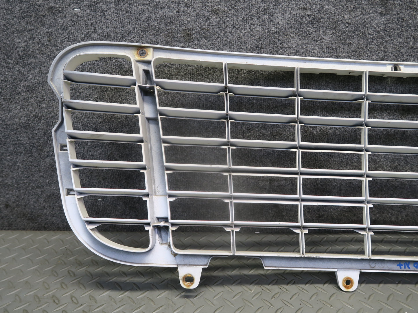 2008-2010 Porsche Cayenne 957 Turbo Front Bumper Center Grille Sand White