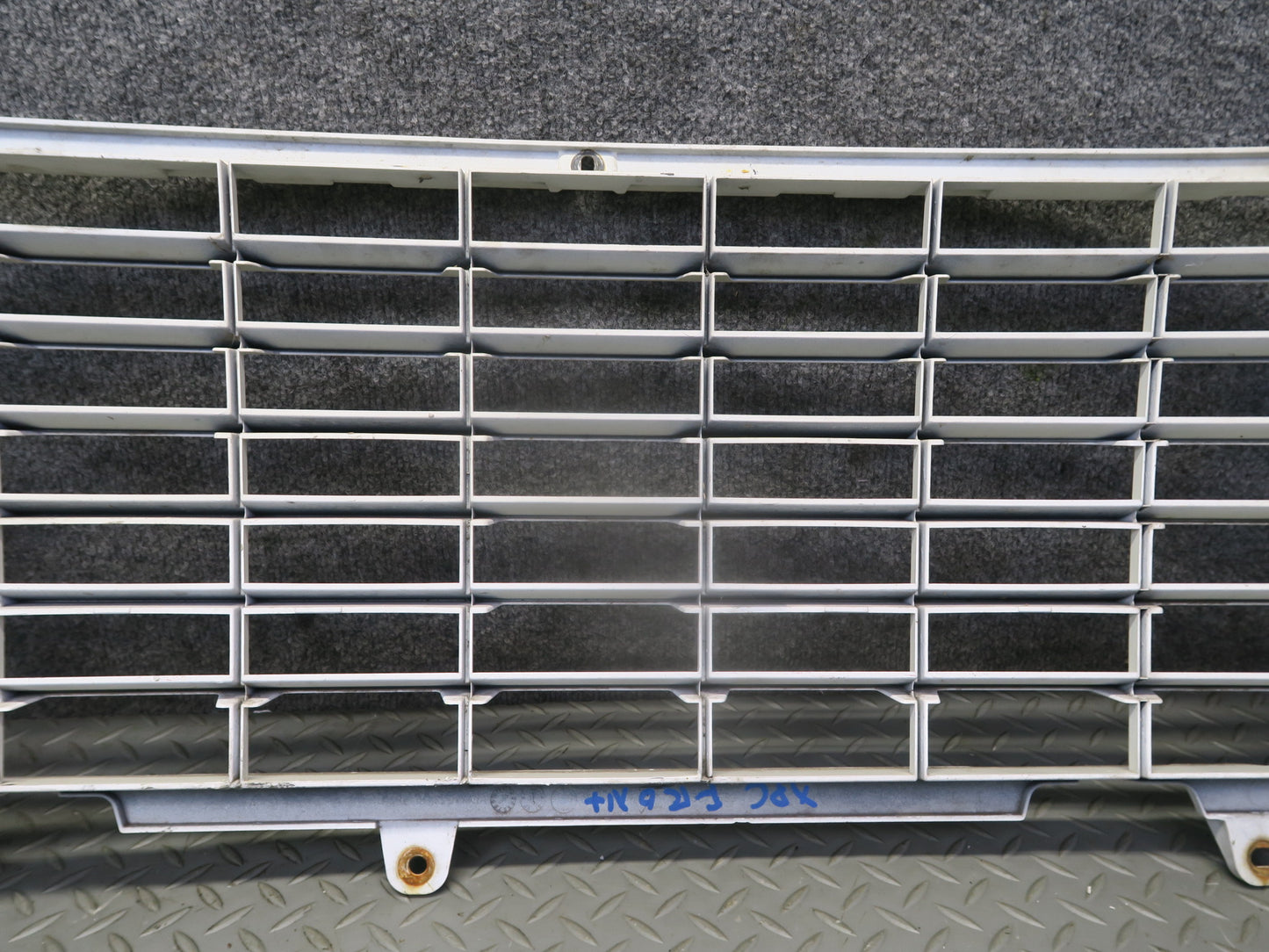 2008-2010 Porsche Cayenne 957 Turbo Front Bumper Center Grille Sand White